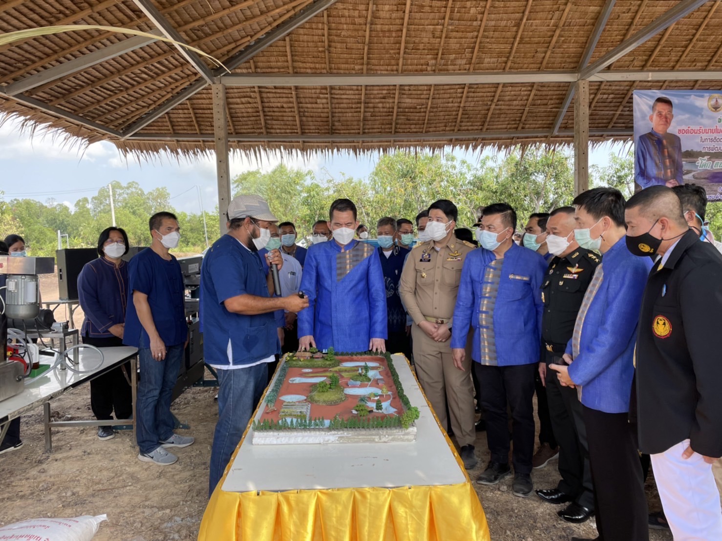 ???พช.ฉะเชิงเทรา ติดตามความก้าวหน้าในการขับเคลื่อนโครงการพัฒนาพื้นที่ต้นแบบการพัฒนาคุณภาพชีวิตตามหลักทฤษฎีใหม่ประยุกต์สู่ “โคก หนอง นา โมเดล” ระดับตำบล และจัดพิธียกเสาเอกอาคารอบรมฯ