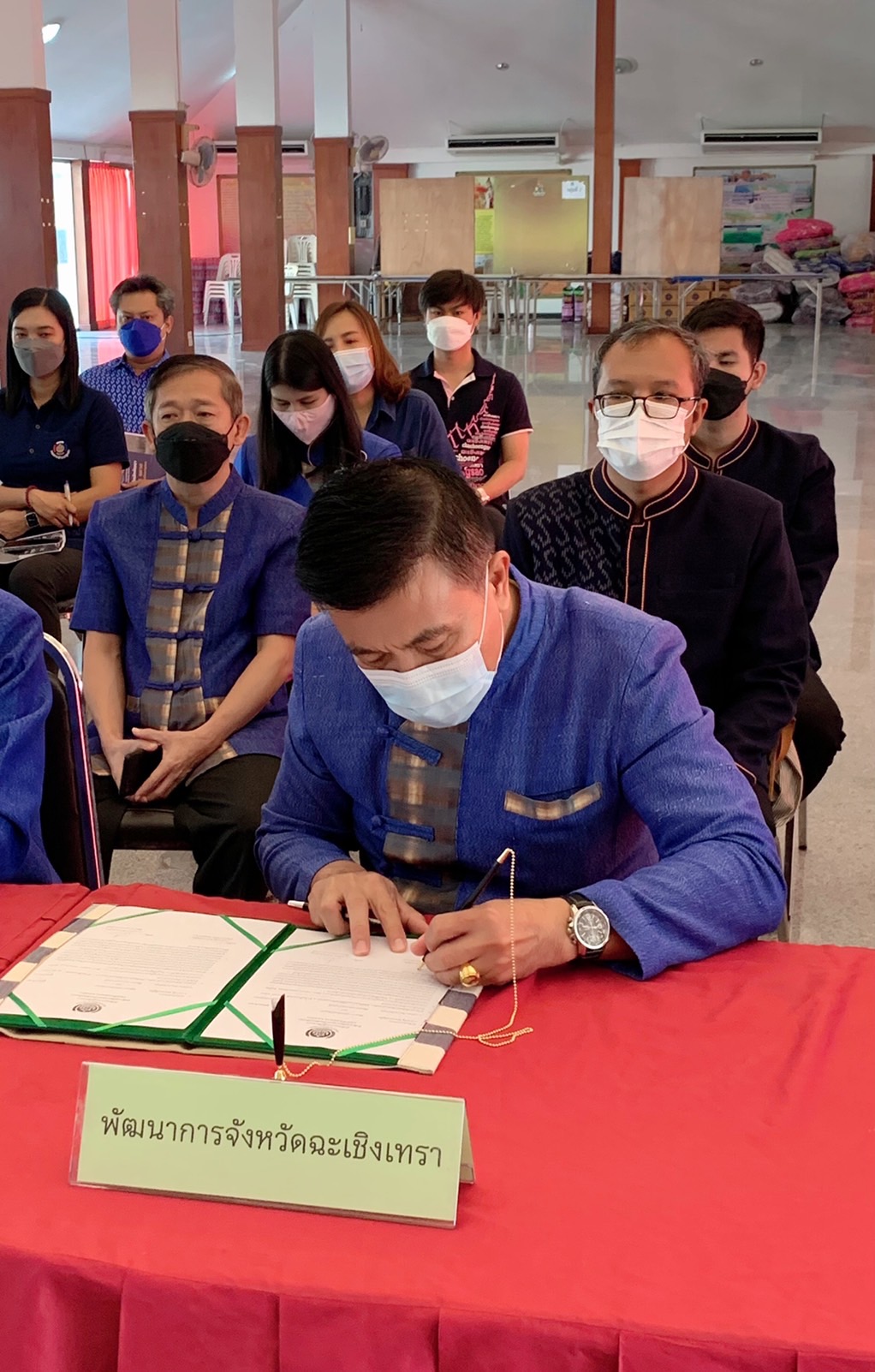 ??✈️พช.ฉะเชิงเทรา ประชุมขับเคลื่อนการดำเนินงานกลุ่มอำเภอ (กลุ่มสวรรณภูมิ) การนิเทศ ติดตาม ส่งเสริม และสนับสนุนการดำเนินงานพัฒนาชุมชนจังหวัดฉะเชิงเทรา ประจำปีงบประมาณ พ.ศ.2565 พร้อมลงนามบันทึกข้อตกลงการดำเนินงานตัวชี้วัดและค่าเป้าหมายการประเมินผลการปฏิบัติราชการ