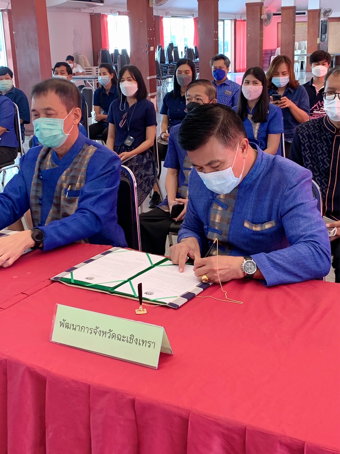 ??✈️พช.ฉะเชิงเทรา ประชุมขับเคลื่อนการดำเนินงานกลุ่มอำเภอ (กลุ่มสวรรณภูมิ) การนิเทศ ติดตาม ส่งเสริม และสนับสนุนการดำเนินงานพัฒนาชุมชนจังหวัดฉะเชิงเทรา ประจำปีงบประมาณ พ.ศ.2565 พร้อมลงนามบันทึกข้อตกลงการดำเนินงานตัวชี้วัดและค่าเป้าหมายการประเมินผลการปฏิบัติราชการ