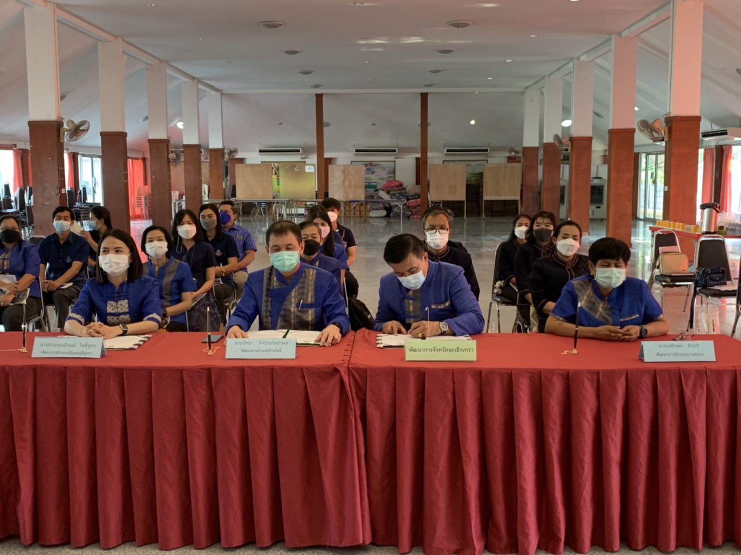 ??✈️พช.ฉะเชิงเทรา ประชุมขับเคลื่อนการดำเนินงานกลุ่มอำเภอ (กลุ่มสวรรณภูมิ) การนิเทศ ติดตาม ส่งเสริม และสนับสนุนการดำเนินงานพัฒนาชุมชนจังหวัดฉะเชิงเทรา ประจำปีงบประมาณ พ.ศ.2565 พร้อมลงนามบันทึกข้อตกลงการดำเนินงานตัวชี้วัดและค่าเป้าหมายการประเมินผลการปฏิบัติราชการ