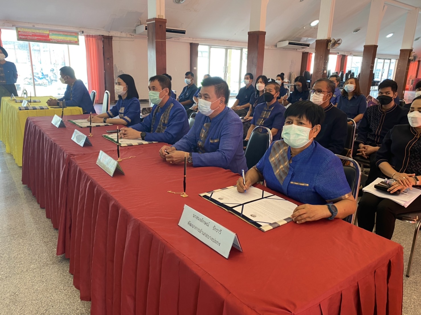 ??✈️พช.ฉะเชิงเทรา ประชุมขับเคลื่อนการดำเนินงานกลุ่มอำเภอ (กลุ่มสวรรณภูมิ) การนิเทศ ติดตาม ส่งเสริม และสนับสนุนการดำเนินงานพัฒนาชุมชนจังหวัดฉะเชิงเทรา ประจำปีงบประมาณ พ.ศ.2565 พร้อมลงนามบันทึกข้อตกลงการดำเนินงานตัวชี้วัดและค่าเป้าหมายการประเมินผลการปฏิบัติราชการ