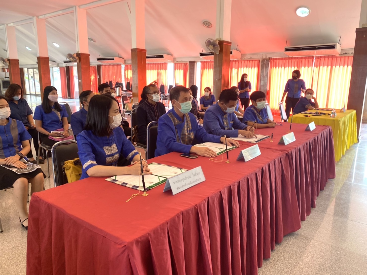 ??✈️พช.ฉะเชิงเทรา ประชุมขับเคลื่อนการดำเนินงานกลุ่มอำเภอ (กลุ่มสวรรณภูมิ) การนิเทศ ติดตาม ส่งเสริม และสนับสนุนการดำเนินงานพัฒนาชุมชนจังหวัดฉะเชิงเทรา ประจำปีงบประมาณ พ.ศ.2565 พร้อมลงนามบันทึกข้อตกลงการดำเนินงานตัวชี้วัดและค่าเป้าหมายการประเมินผลการปฏิบัติราชการ