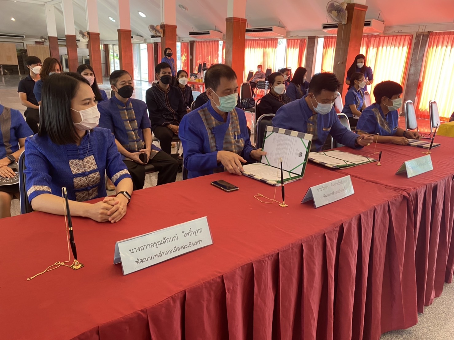 ??✈️พช.ฉะเชิงเทรา ประชุมขับเคลื่อนการดำเนินงานกลุ่มอำเภอ (กลุ่มสวรรณภูมิ) การนิเทศ ติดตาม ส่งเสริม และสนับสนุนการดำเนินงานพัฒนาชุมชนจังหวัดฉะเชิงเทรา ประจำปีงบประมาณ พ.ศ.2565 พร้อมลงนามบันทึกข้อตกลงการดำเนินงานตัวชี้วัดและค่าเป้าหมายการประเมินผลการปฏิบัติราชการ