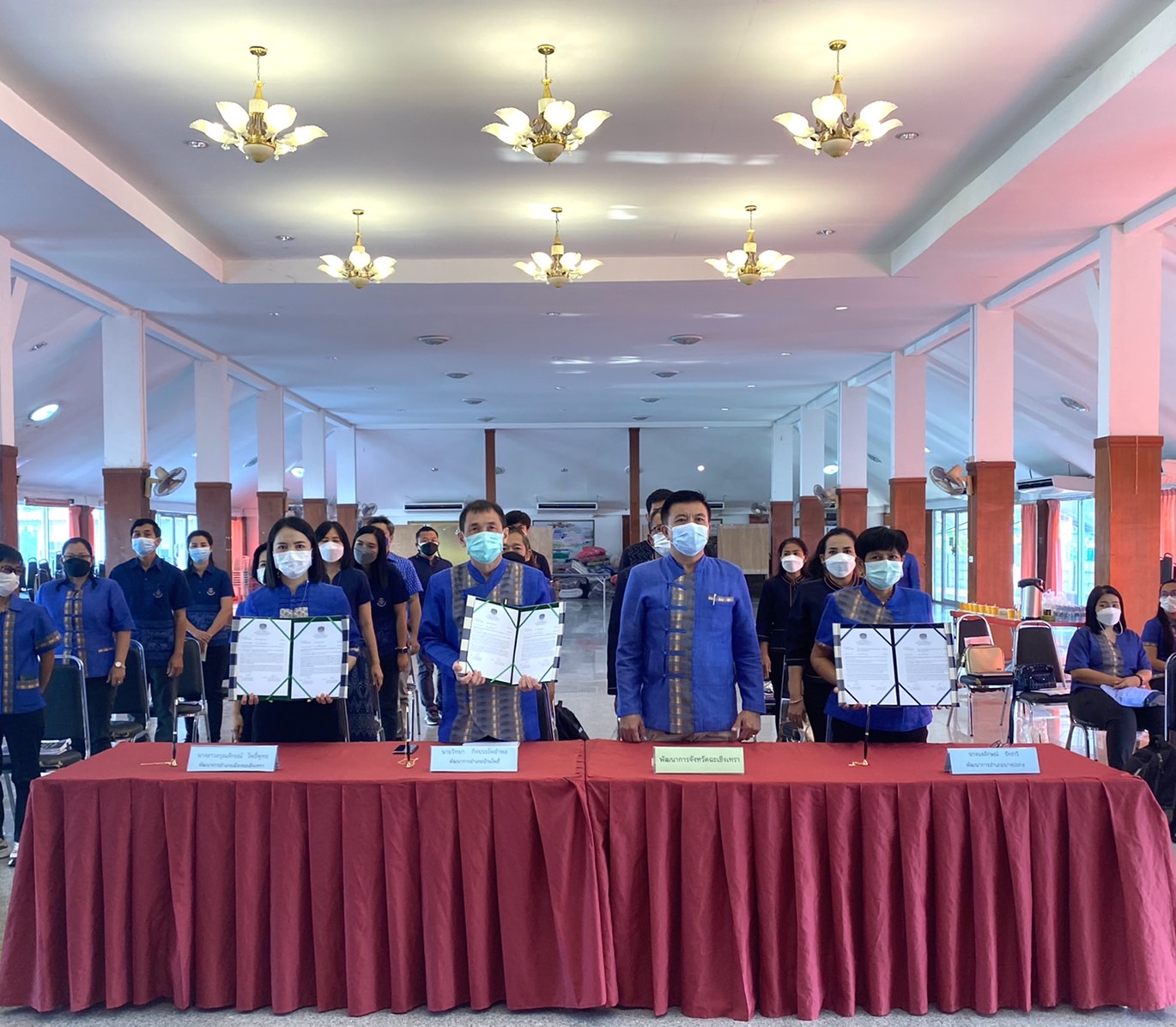 ??✈️พช.ฉะเชิงเทรา ประชุมขับเคลื่อนการดำเนินงานกลุ่มอำเภอ (กลุ่มสวรรณภูมิ) การนิเทศ ติดตาม ส่งเสริม และสนับสนุนการดำเนินงานพัฒนาชุมชนจังหวัดฉะเชิงเทรา ประจำปีงบประมาณ พ.ศ.2565 พร้อมลงนามบันทึกข้อตกลงการดำเนินงานตัวชี้วัดและค่าเป้าหมายการประเมินผลการปฏิบัติราชการ