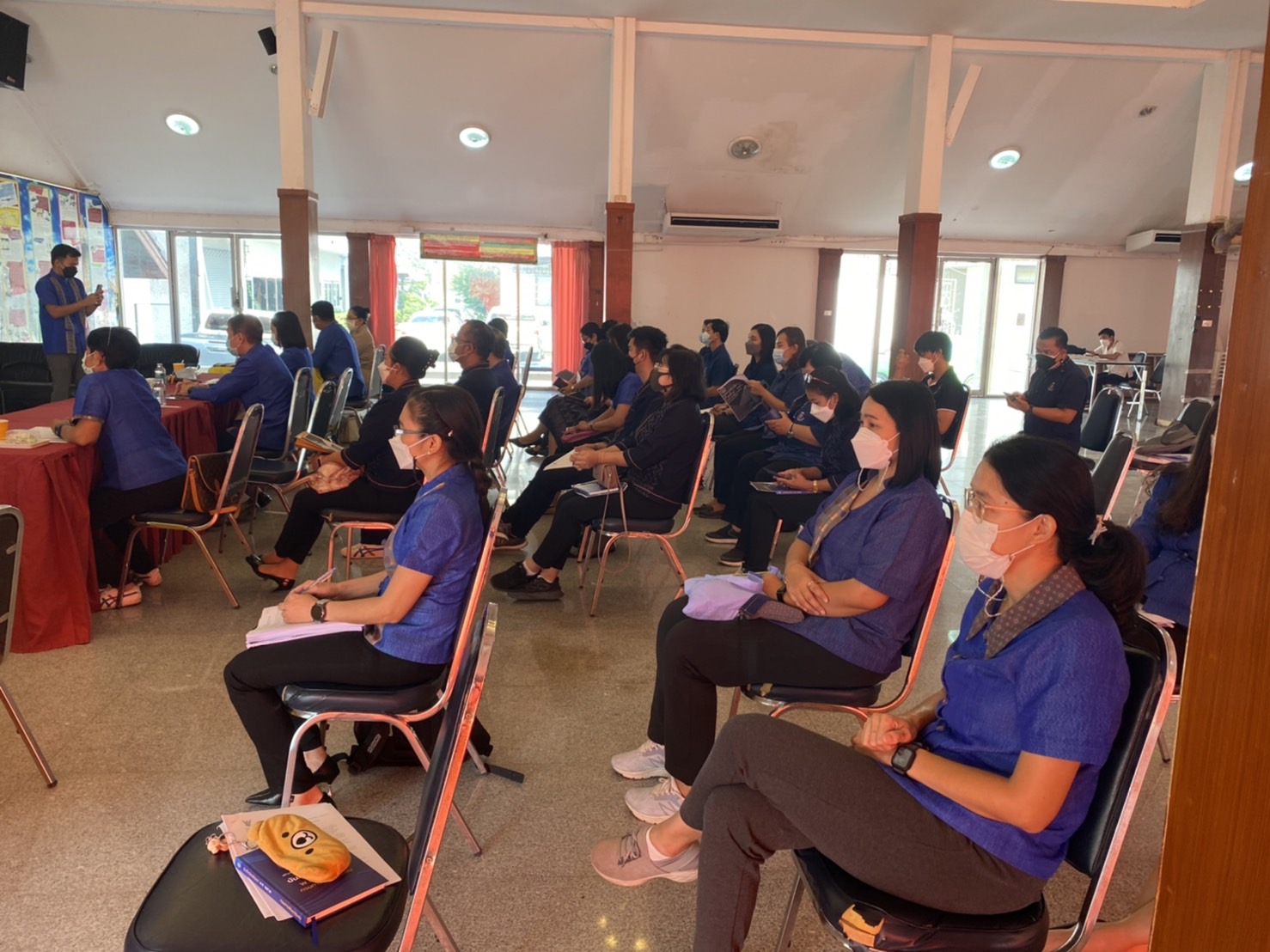 ??✈️พช.ฉะเชิงเทรา ประชุมขับเคลื่อนการดำเนินงานกลุ่มอำเภอ (กลุ่มสวรรณภูมิ) การนิเทศ ติดตาม ส่งเสริม และสนับสนุนการดำเนินงานพัฒนาชุมชนจังหวัดฉะเชิงเทรา ประจำปีงบประมาณ พ.ศ.2565 พร้อมลงนามบันทึกข้อตกลงการดำเนินงานตัวชี้วัดและค่าเป้าหมายการประเมินผลการปฏิบัติราชการ