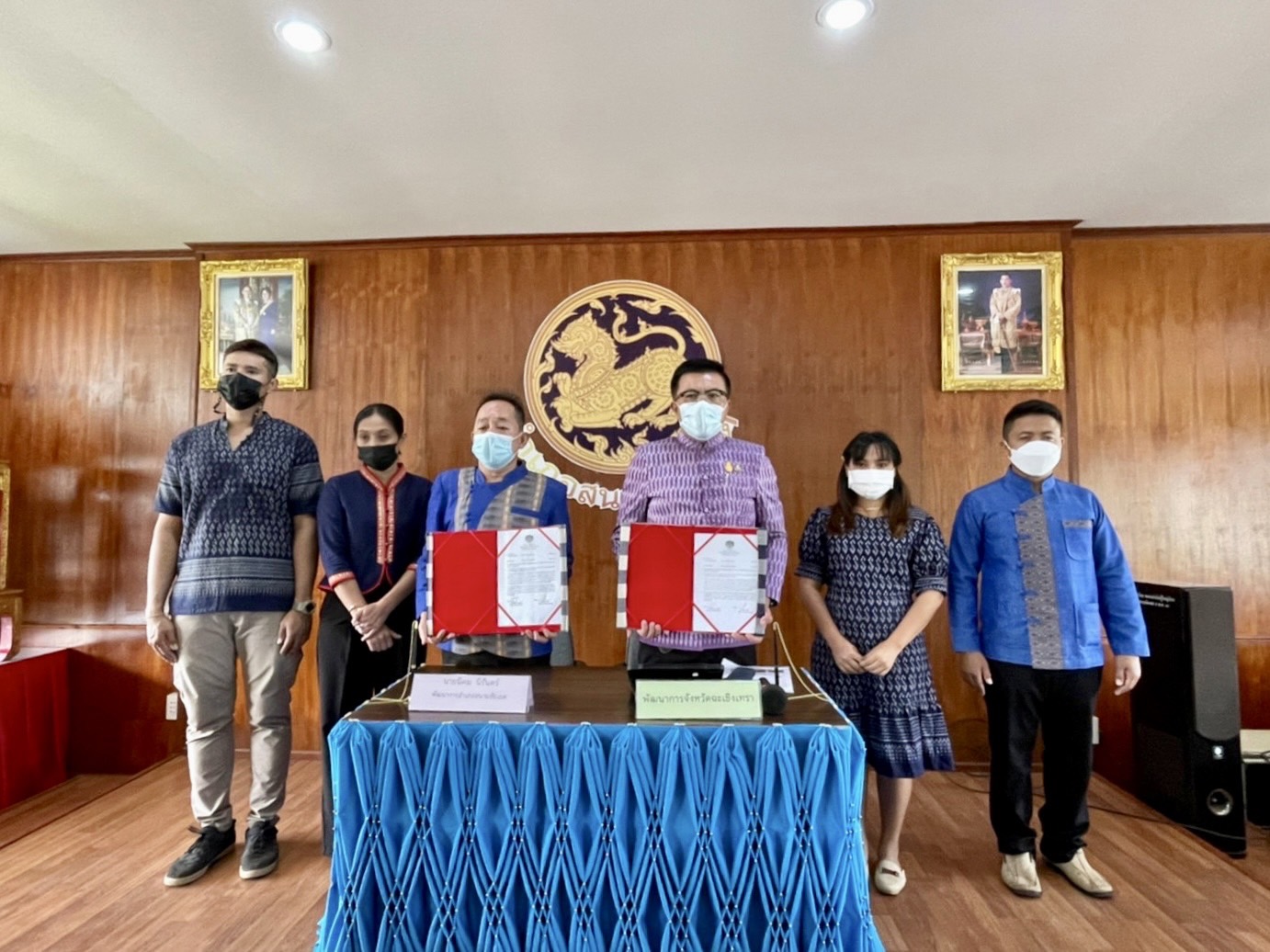 ??✈️พช.ฉะเชิงเทรา ประชุมขับเคลื่อนการดำเนินงานกลุ่มอำเภอ (กลุ่มอ่างฤาไน) การนิเทศ ติดตาม ส่งเสริม และสนับสนุนการดำเนินงานพัฒนาชุมชนจังหวัดฉะเชิงเทรา ประจำปีงบประมาณ พ.ศ.2565 พร้อมลงนามบันทึกข้อตกลงการดำเนินงานตัวชี้วัดและค่าเป้าหมายการประเมินผลการปฏิบัติราชการ