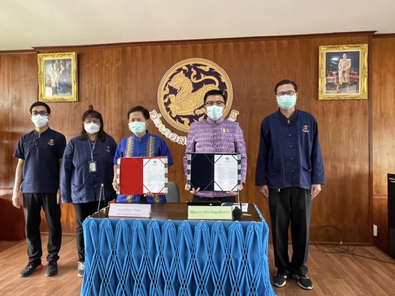 ??✈️พช.ฉะเชิงเทรา ประชุมขับเคลื่อนการดำเนินงานกลุ่มอำเภอ (กลุ่มอ่างฤาไน) การนิเทศ ติดตาม ส่งเสริม และสนับสนุนการดำเนินงานพัฒนาชุมชนจังหวัดฉะเชิงเทรา ประจำปีงบประมาณ พ.ศ.2565 พร้อมลงนามบันทึกข้อตกลงการดำเนินงานตัวชี้วัดและค่าเป้าหมายการประเมินผลการปฏิบัติราชการ