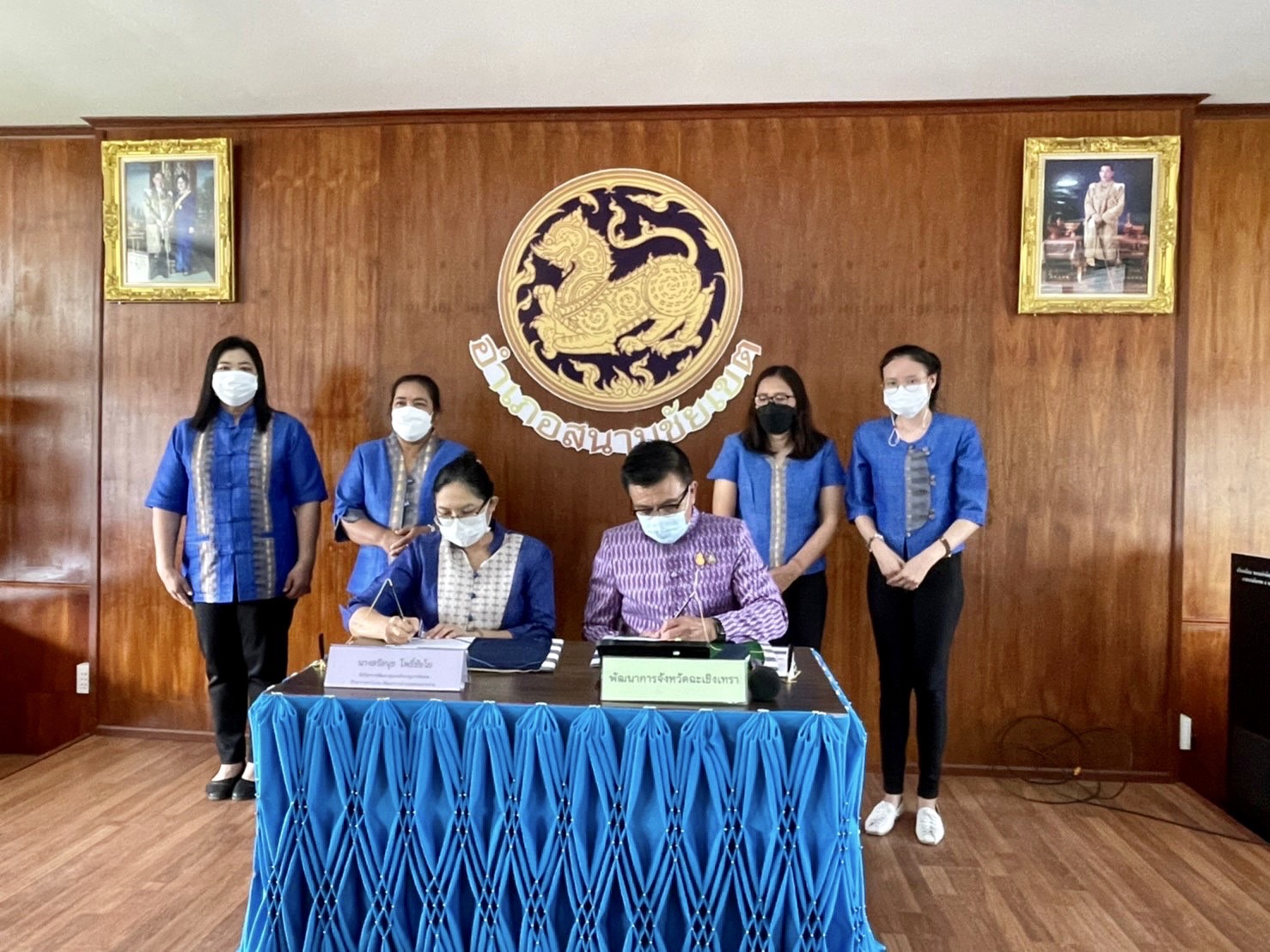 ??✈️พช.ฉะเชิงเทรา ประชุมขับเคลื่อนการดำเนินงานกลุ่มอำเภอ (กลุ่มอ่างฤาไน) การนิเทศ ติดตาม ส่งเสริม และสนับสนุนการดำเนินงานพัฒนาชุมชนจังหวัดฉะเชิงเทรา ประจำปีงบประมาณ พ.ศ.2565 พร้อมลงนามบันทึกข้อตกลงการดำเนินงานตัวชี้วัดและค่าเป้าหมายการประเมินผลการปฏิบัติราชการ