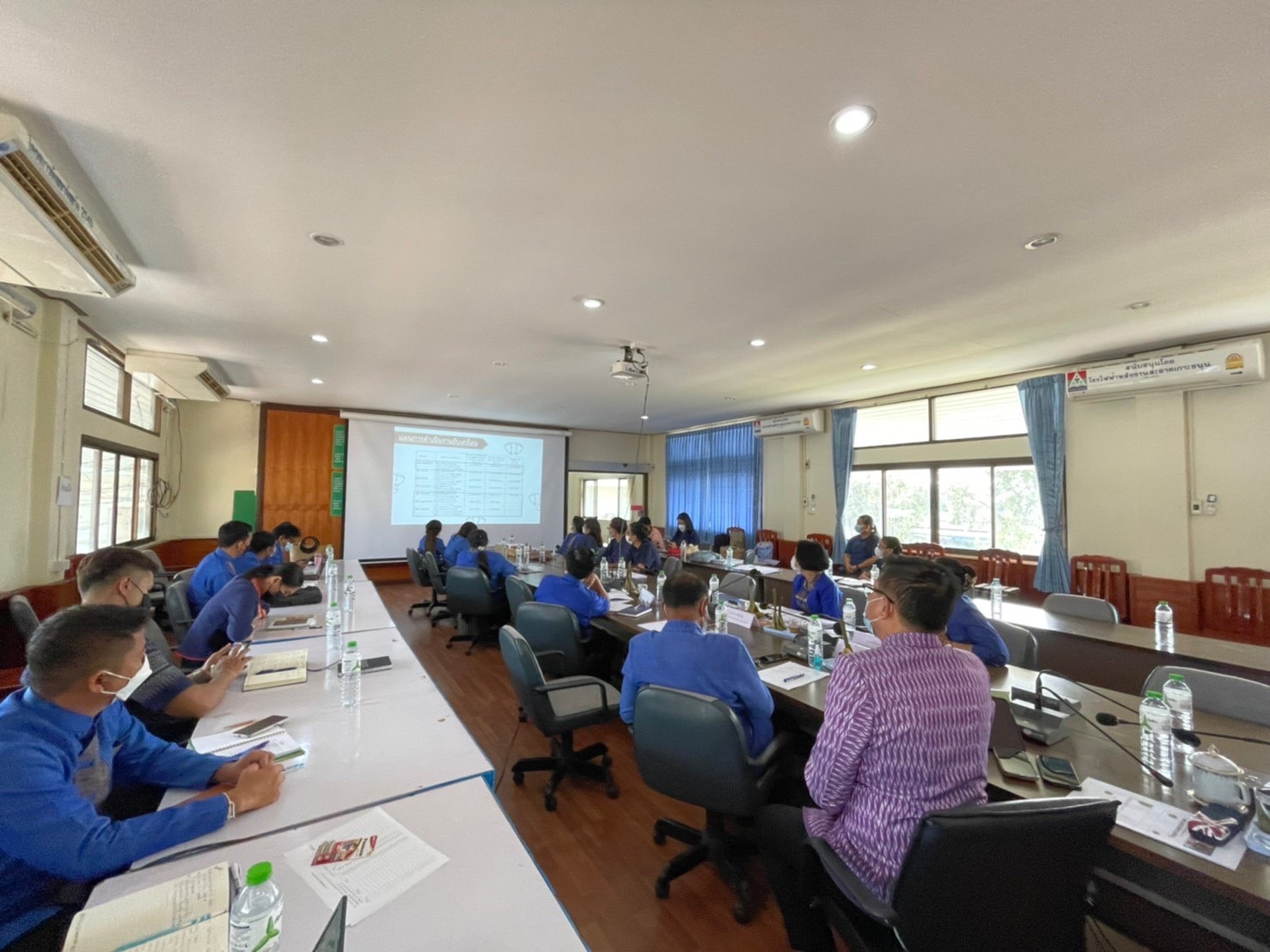 ??✈️พช.ฉะเชิงเทรา ประชุมขับเคลื่อนการดำเนินงานกลุ่มอำเภอ (กลุ่มอ่างฤาไน) การนิเทศ ติดตาม ส่งเสริม และสนับสนุนการดำเนินงานพัฒนาชุมชนจังหวัดฉะเชิงเทรา ประจำปีงบประมาณ พ.ศ.2565 พร้อมลงนามบันทึกข้อตกลงการดำเนินงานตัวชี้วัดและค่าเป้าหมายการประเมินผลการปฏิบัติราชการ