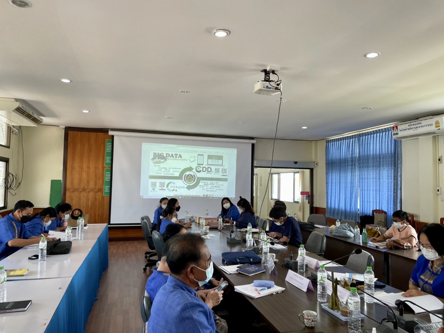 ??✈️พช.ฉะเชิงเทรา ประชุมขับเคลื่อนการดำเนินงานกลุ่มอำเภอ (กลุ่มอ่างฤาไน) การนิเทศ ติดตาม ส่งเสริม และสนับสนุนการดำเนินงานพัฒนาชุมชนจังหวัดฉะเชิงเทรา ประจำปีงบประมาณ พ.ศ.2565 พร้อมลงนามบันทึกข้อตกลงการดำเนินงานตัวชี้วัดและค่าเป้าหมายการประเมินผลการปฏิบัติราชการ