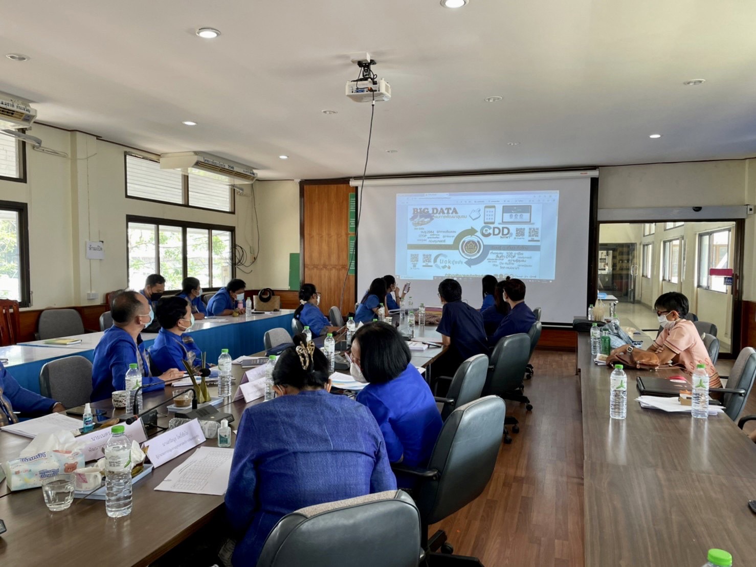 ??✈️พช.ฉะเชิงเทรา ประชุมขับเคลื่อนการดำเนินงานกลุ่มอำเภอ (กลุ่มอ่างฤาไน) การนิเทศ ติดตาม ส่งเสริม และสนับสนุนการดำเนินงานพัฒนาชุมชนจังหวัดฉะเชิงเทรา ประจำปีงบประมาณ พ.ศ.2565 พร้อมลงนามบันทึกข้อตกลงการดำเนินงานตัวชี้วัดและค่าเป้าหมายการประเมินผลการปฏิบัติราชการ