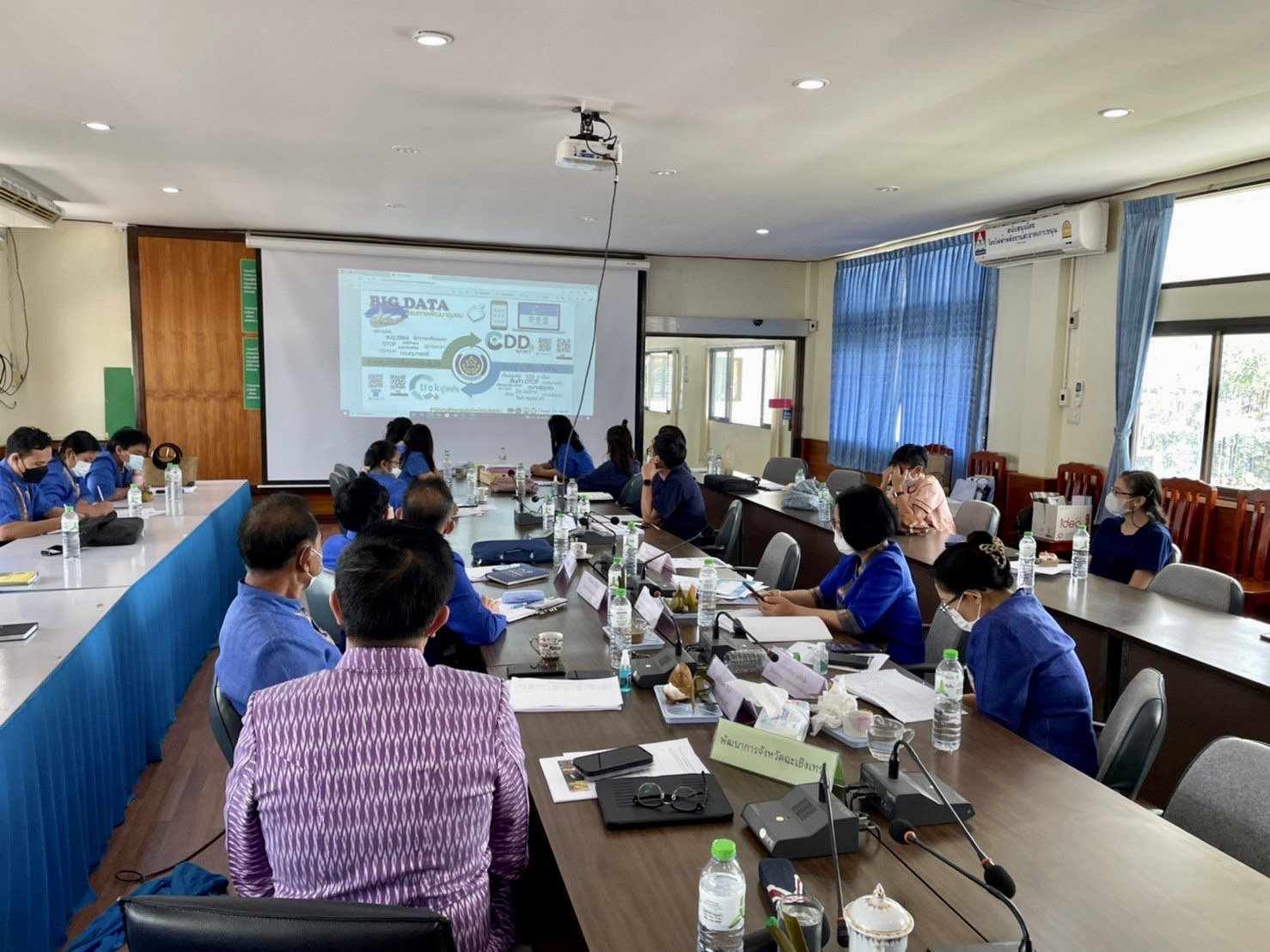 ??✈️พช.ฉะเชิงเทรา ประชุมขับเคลื่อนการดำเนินงานกลุ่มอำเภอ (กลุ่มอ่างฤาไน) การนิเทศ ติดตาม ส่งเสริม และสนับสนุนการดำเนินงานพัฒนาชุมชนจังหวัดฉะเชิงเทรา ประจำปีงบประมาณ พ.ศ.2565 พร้อมลงนามบันทึกข้อตกลงการดำเนินงานตัวชี้วัดและค่าเป้าหมายการประเมินผลการปฏิบัติราชการ