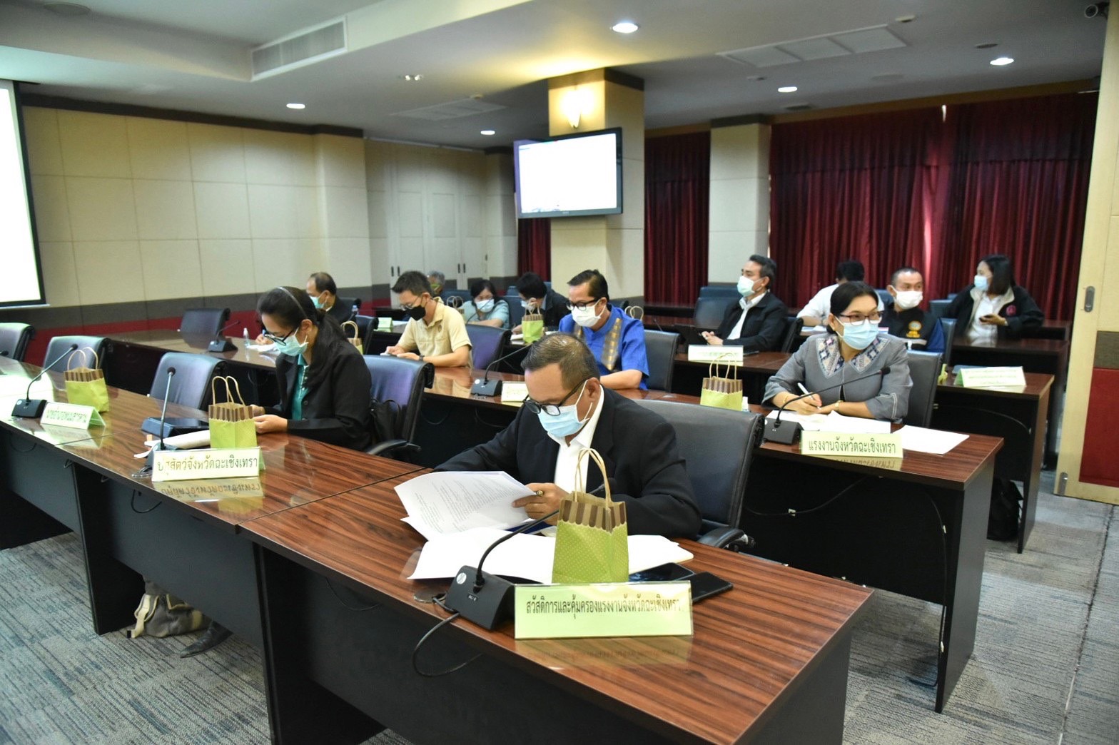 ???พช.ฉะเชิงเทรา ร่วมประชุมการตรวจราชการแบบบูรณาการของคณะผู้ตรวจราชการ เขตตรวจราชการที่ 8 ประจำปีงบประมาณ พ.ศ.2565 รอบที่ 1