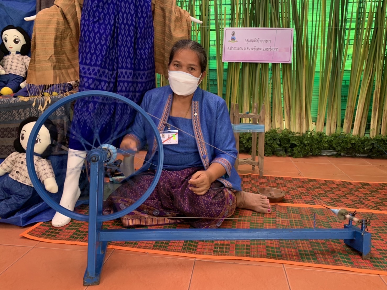 ??‍???‍?อธิบดีกรมการพัฒนาชุมชน พร้อมคณะข้าราชการกรมการพัฒนาชุมชนส่วนกลาง และสำนักงานพัฒนาชุมชนจังหวัดฉะเชิงเทรา เฝ้าฯ รับเสด็จ สมเด็จพระกนิษฐาธิราชเจ้า กรมสมเด็จพระเทพรัตนราชสุดาฯ สยามบรมราชกุมารี ในการเสด็จพระราชดำเนินทรงติดตามงาน (ในพื้นที่) ศูนย์ศึกษาการพัฒนาเขาหินซ้อนอันเนื่องมาจากพระราชดำริ