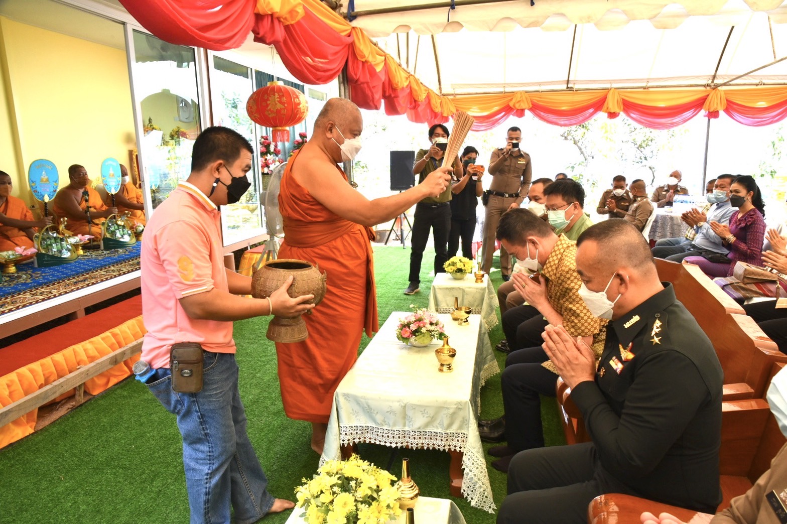 ???พช.ฉะเชิงเทรา ร่วมทอดผ้าป่าสามัคคีเพื่อสมทบทุนก่อสร้างพระเจดีย์มหาธาตุศรีสุวรรณคีรี (วัดเขาดงยาง)