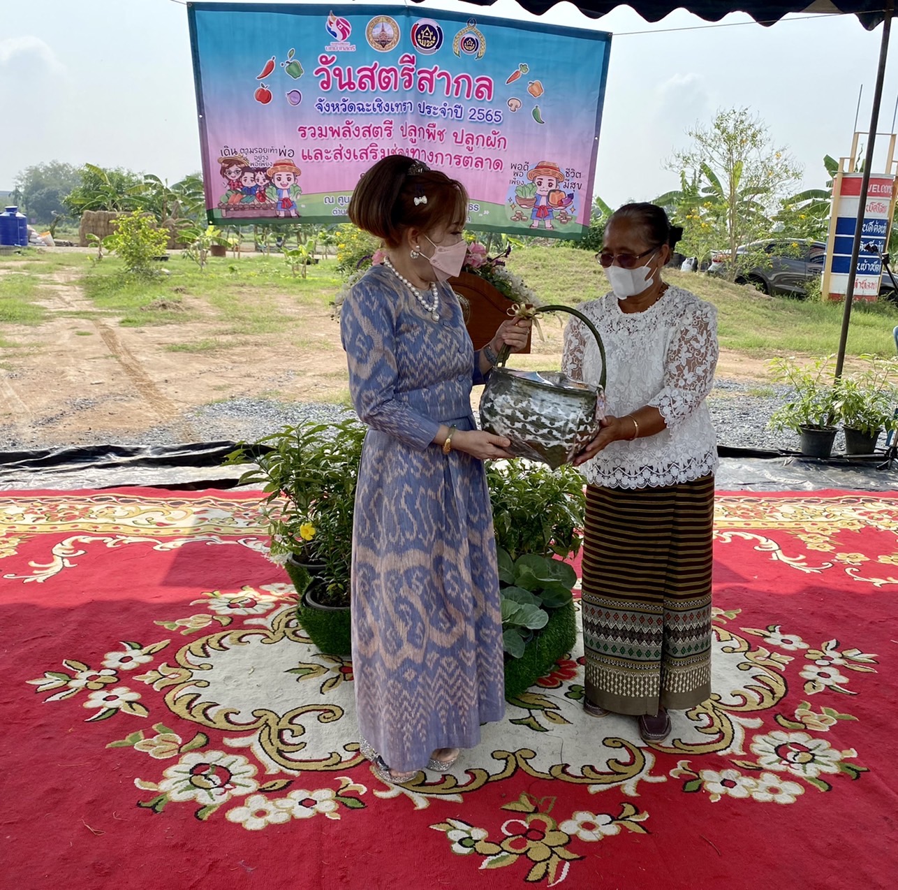 ???‍???พช.ฉะเชิงเทรา จัดกิจกรรมวันสตรีสากล ประจำปี 2565โครงการรวมพลังสตรี สร้างอาชีพเสริม เพิ่มรายได้ กิจกรรมรวมพลังสตรี ปลูกพืช ปลูกผัก และกิจกรรมส่งเสริมช่องทางการตลาดกลุ่มอาชีพกองทุนพัฒนาบทบาทสตรี ครั้งที่ 6