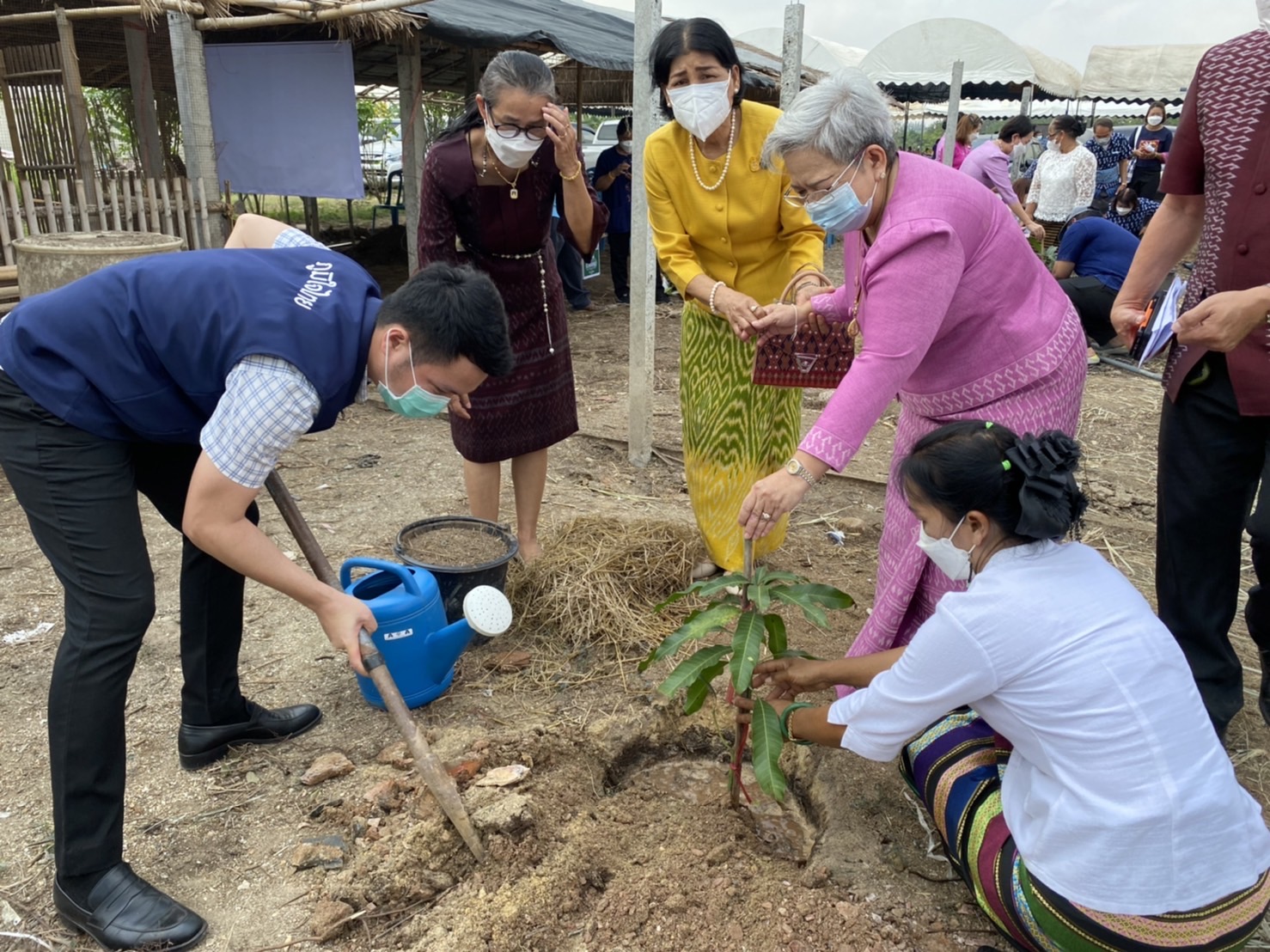 ???‍???พช.ฉะเชิงเทรา จัดกิจกรรมวันสตรีสากล ประจำปี 2565โครงการรวมพลังสตรี สร้างอาชีพเสริม เพิ่มรายได้ กิจกรรมรวมพลังสตรี ปลูกพืช ปลูกผัก และกิจกรรมส่งเสริมช่องทางการตลาดกลุ่มอาชีพกองทุนพัฒนาบทบาทสตรี ครั้งที่ 6