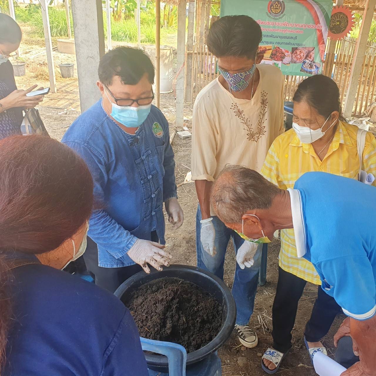 ???พช.ฉะเชิงเทรา จัดกิจกรรมฝึกอบรม โครงการฝึกอาชีพประชาชนพัฒนาคนทุกช่วงวัยตามหลักปรัชญาของเศรษฐกิจพอเพียง รุ่นที่ 1 และ รุ่นที่ 2