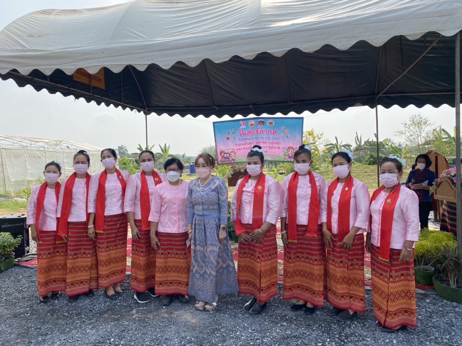 ???‍???พช.ฉะเชิงเทรา จัดกิจกรรมวันสตรีสากล ประจำปี 2565โครงการรวมพลังสตรี สร้างอาชีพเสริม เพิ่มรายได้ กิจกรรมรวมพลังสตรี ปลูกพืช ปลูกผัก และกิจกรรมส่งเสริมช่องทางการตลาดกลุ่มอาชีพกองทุนพัฒนาบทบาทสตรี ครั้งที่ 6