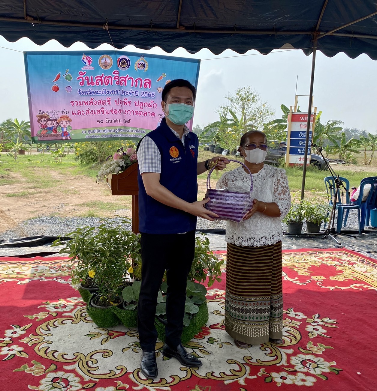 ???‍???พช.ฉะเชิงเทรา จัดกิจกรรมวันสตรีสากล ประจำปี 2565โครงการรวมพลังสตรี สร้างอาชีพเสริม เพิ่มรายได้ กิจกรรมรวมพลังสตรี ปลูกพืช ปลูกผัก และกิจกรรมส่งเสริมช่องทางการตลาดกลุ่มอาชีพกองทุนพัฒนาบทบาทสตรี ครั้งที่ 6