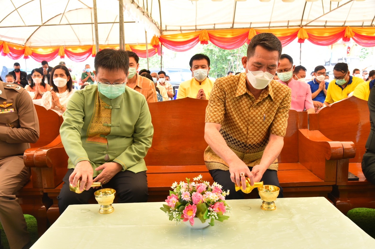 ???พช.ฉะเชิงเทรา ร่วมทอดผ้าป่าสามัคคีเพื่อสมทบทุนก่อสร้างพระเจดีย์มหาธาตุศรีสุวรรณคีรี (วัดเขาดงยาง)