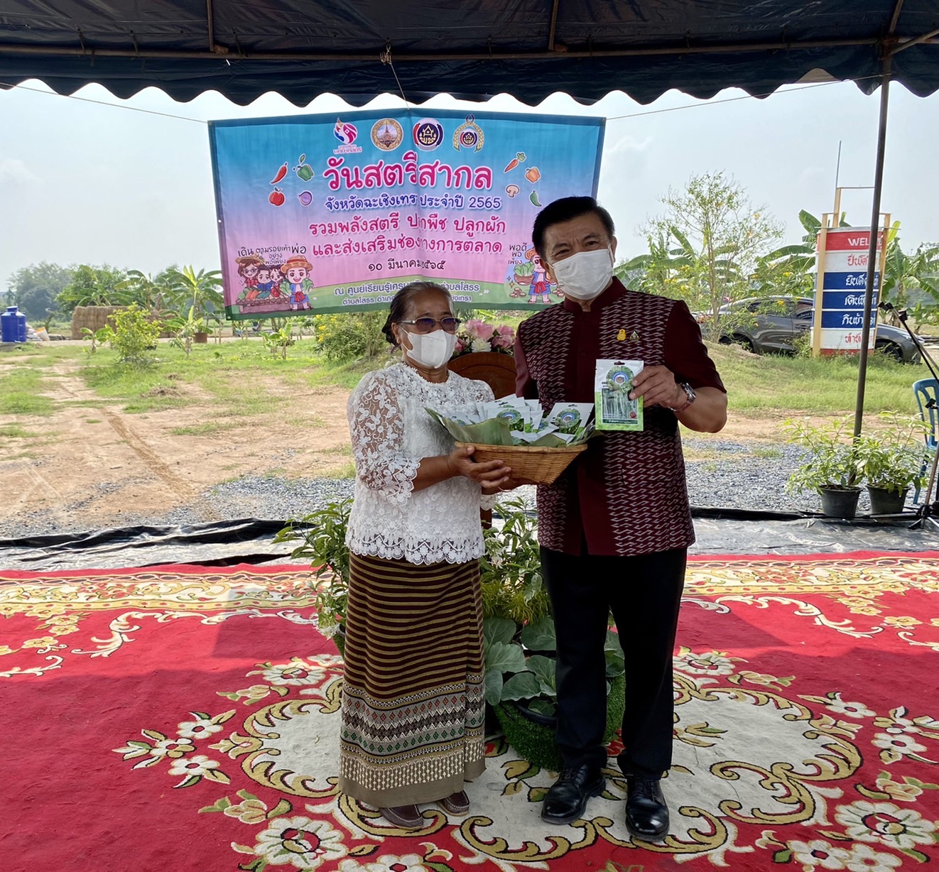 ???‍???พช.ฉะเชิงเทรา จัดกิจกรรมวันสตรีสากล ประจำปี 2565โครงการรวมพลังสตรี สร้างอาชีพเสริม เพิ่มรายได้ กิจกรรมรวมพลังสตรี ปลูกพืช ปลูกผัก และกิจกรรมส่งเสริมช่องทางการตลาดกลุ่มอาชีพกองทุนพัฒนาบทบาทสตรี ครั้งที่ 6