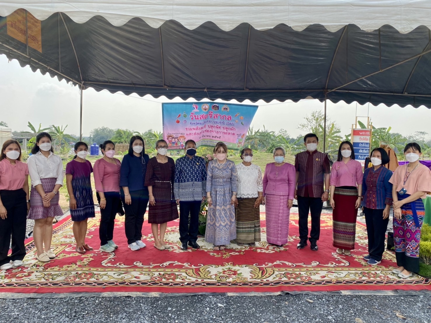 ???‍???พช.ฉะเชิงเทรา จัดกิจกรรมวันสตรีสากล ประจำปี 2565โครงการรวมพลังสตรี สร้างอาชีพเสริม เพิ่มรายได้ กิจกรรมรวมพลังสตรี ปลูกพืช ปลูกผัก และกิจกรรมส่งเสริมช่องทางการตลาดกลุ่มอาชีพกองทุนพัฒนาบทบาทสตรี ครั้งที่ 6