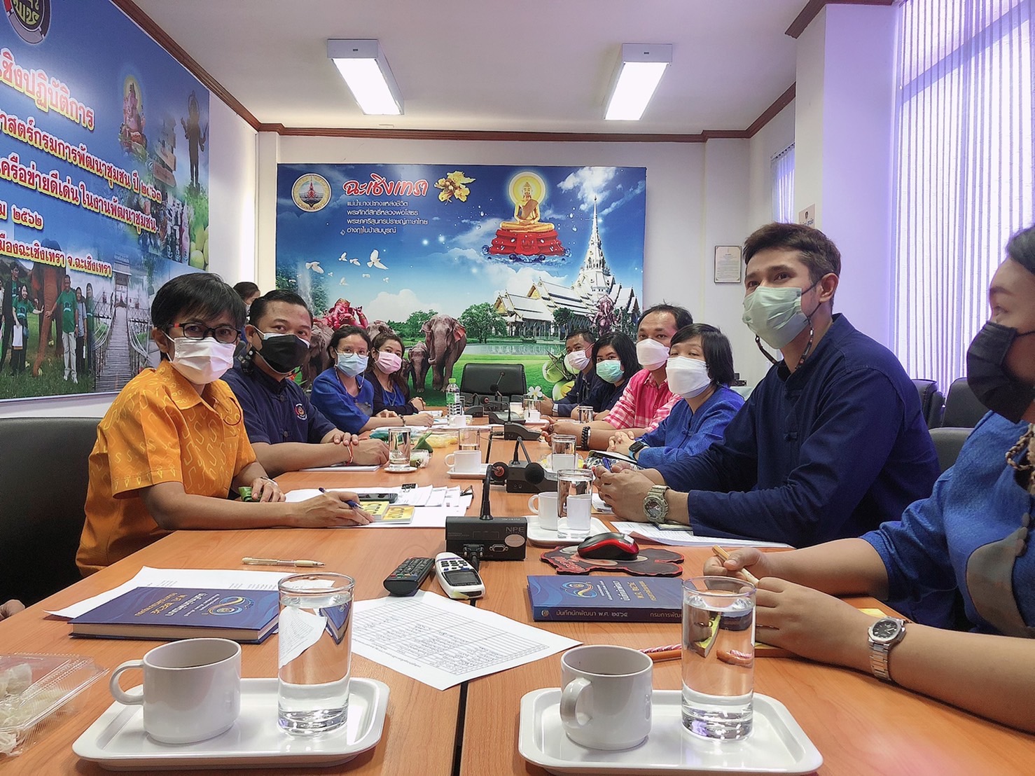 ???‍??พช.ฉะเชิงเทรา ร่วมประชุมรับฟังการชี้แจงการใช้งานระบบ OTOP Big Data และการลงทะเบียนผู้ผลิต ผู้ประกอบการ OTOP ผ่านระบบ zoom cloud meeting