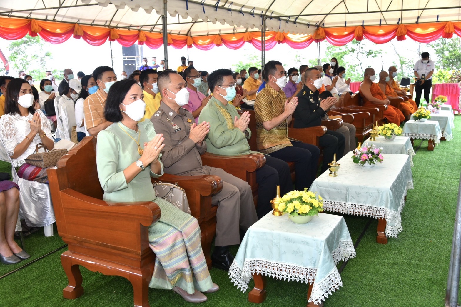 ???พช.ฉะเชิงเทรา ร่วมทอดผ้าป่าสามัคคีเพื่อสมทบทุนก่อสร้างพระเจดีย์มหาธาตุศรีสุวรรณคีรี (วัดเขาดงยาง)