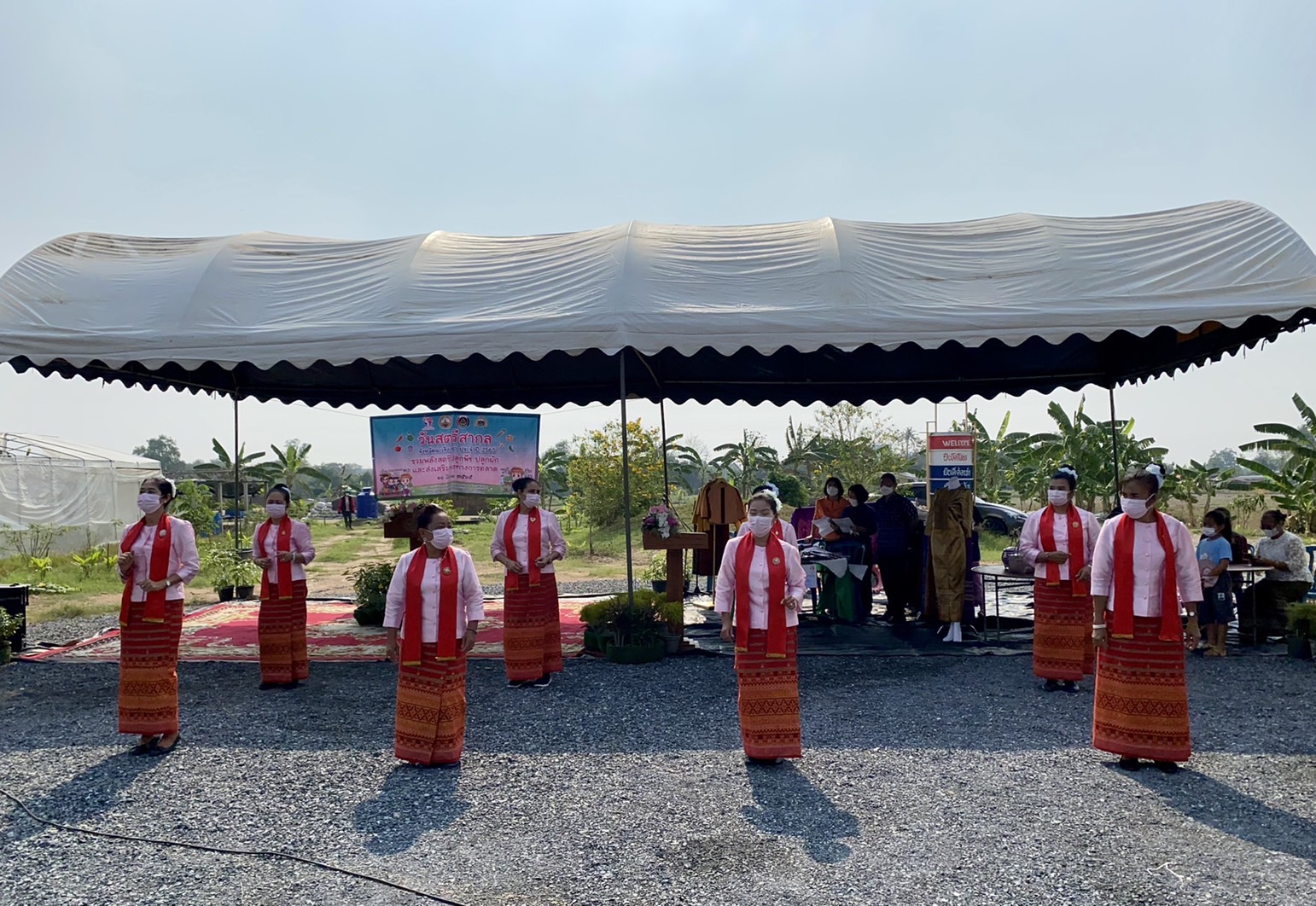 ???‍???พช.ฉะเชิงเทรา จัดกิจกรรมวันสตรีสากล ประจำปี 2565โครงการรวมพลังสตรี สร้างอาชีพเสริม เพิ่มรายได้ กิจกรรมรวมพลังสตรี ปลูกพืช ปลูกผัก และกิจกรรมส่งเสริมช่องทางการตลาดกลุ่มอาชีพกองทุนพัฒนาบทบาทสตรี ครั้งที่ 6