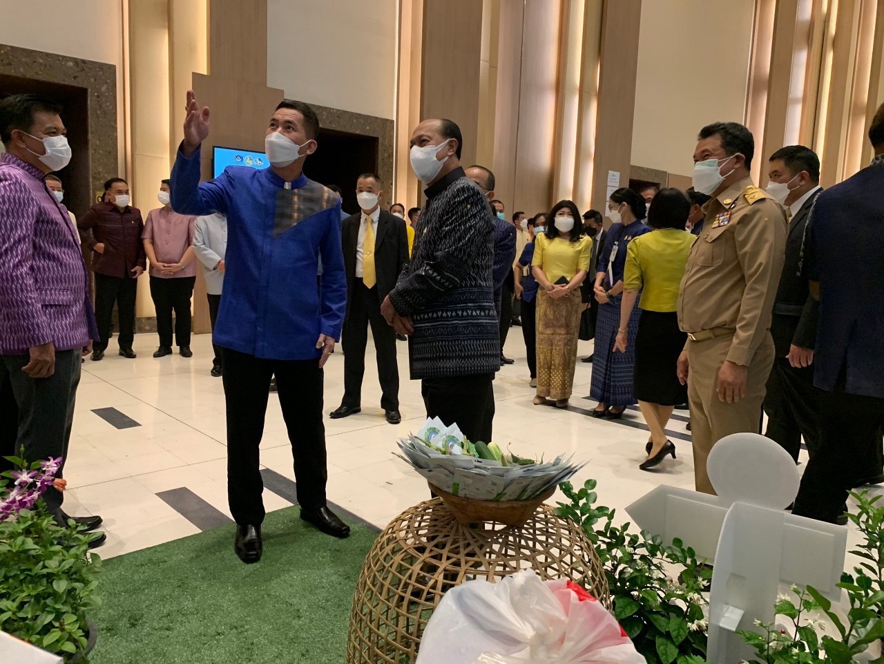 ???‍???จังหวัดฉะเชิงเทรา ร่วมประชุมเชิงปฏิบัติการเพื่อซักซ้อมแนวทางการขับเคลื่อนศูนย์อำนวยการขจัดความยากจนและพัฒนาคนทุกช่วงวัยอย่างยั่งยืนตามหลักปรัชญาของเศรษฐกิจพอเพียง (ศจพ.จ) ในระดับพื้นที่ ปีงบประมาณ พ.ศ.2565 และจัดแสดงนิทรรศการผลการดำเนินงานตามโครงการฯ