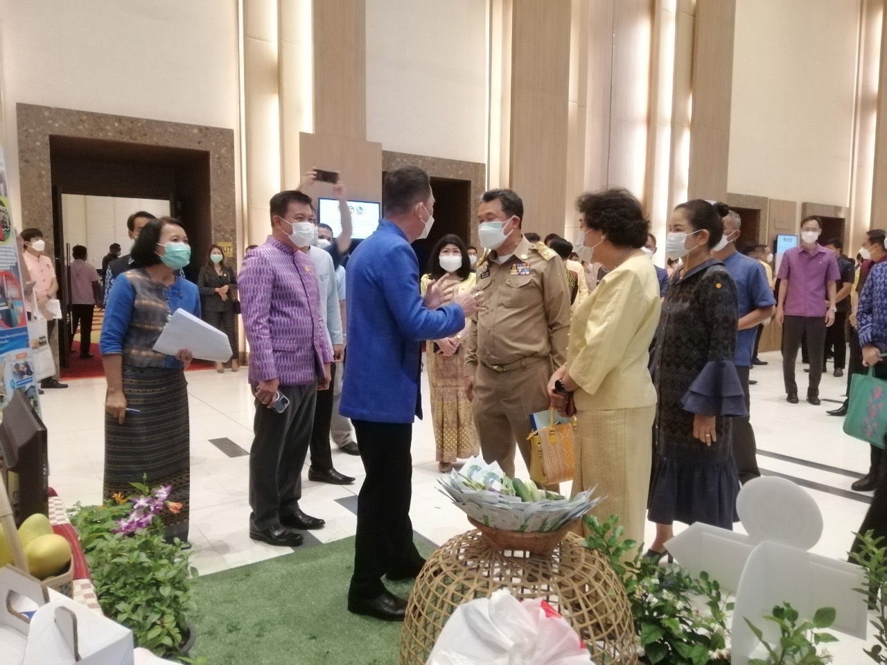 ???‍???จังหวัดฉะเชิงเทรา ร่วมประชุมเชิงปฏิบัติการเพื่อซักซ้อมแนวทางการขับเคลื่อนศูนย์อำนวยการขจัดความยากจนและพัฒนาคนทุกช่วงวัยอย่างยั่งยืนตามหลักปรัชญาของเศรษฐกิจพอเพียง (ศจพ.จ) ในระดับพื้นที่ ปีงบประมาณ พ.ศ.2565 และจัดแสดงนิทรรศการผลการดำเนินงานตามโครงการฯ