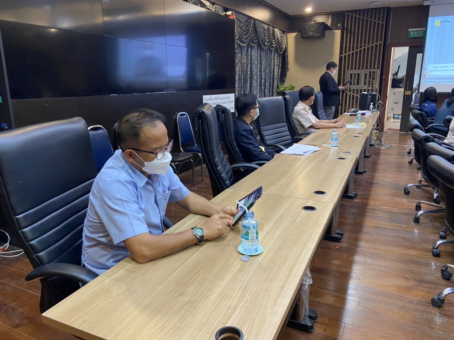 ???‍??จังหวัดฉะเชิงเทรา ร่วมประชุมเชิงปฏิบัติการเพื่อซักซ้อมแนวทางการขับเคลื่อนศูนย์อำนวยการขจัดความยากจนและพัฒนาคนทุกช่วงวัยอย่างยั่งยืนตามหลักปรัชญาของเศรษฐกิจพอเพียงจังหวัดฉะเชิงเทรา (ศจพ.จ) ในระดับพื้นที่ ปีงบประมาณ พ.ศ.2565