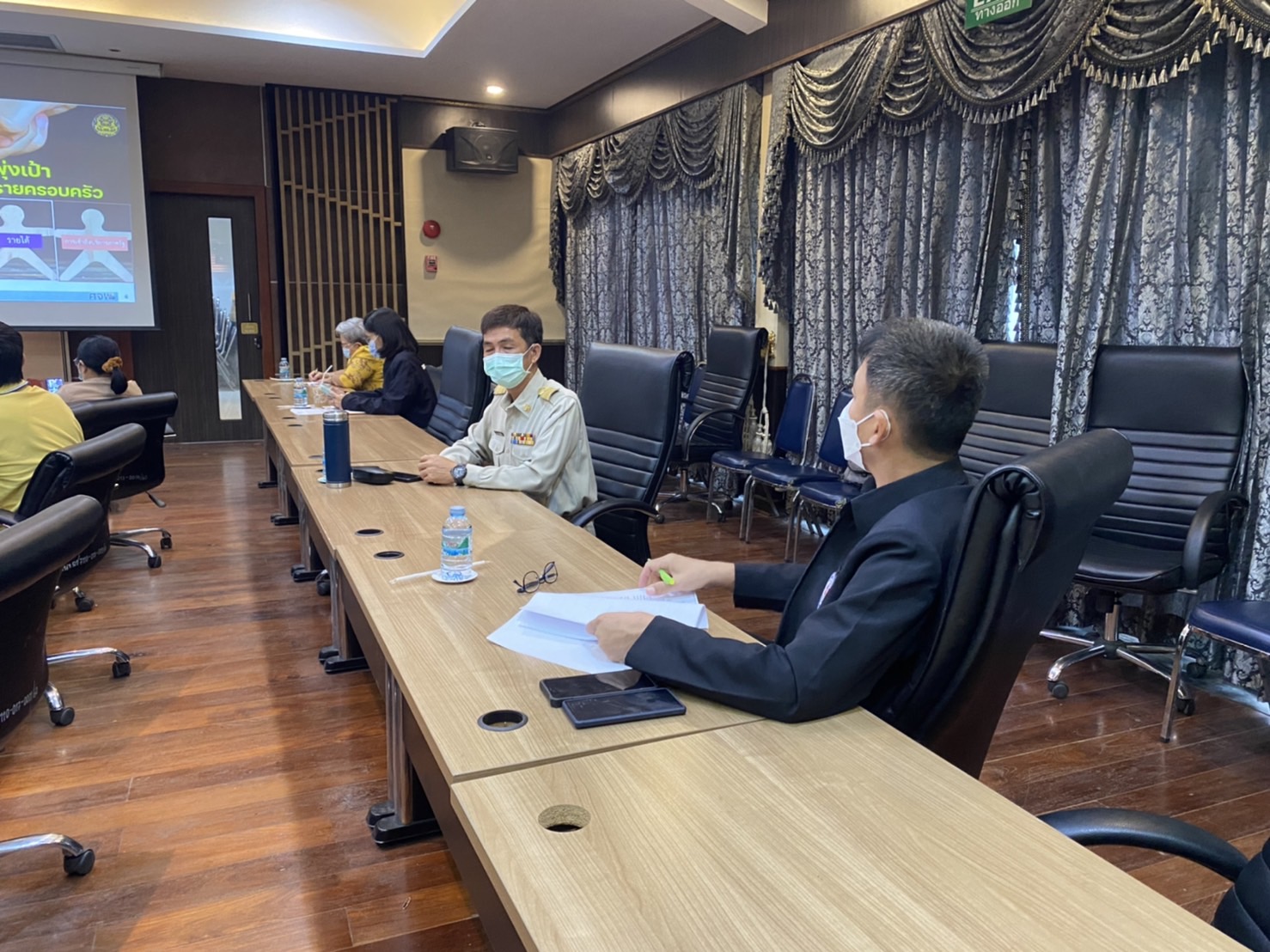 ???‍??จังหวัดฉะเชิงเทรา ร่วมประชุมเชิงปฏิบัติการเพื่อซักซ้อมแนวทางการขับเคลื่อนศูนย์อำนวยการขจัดความยากจนและพัฒนาคนทุกช่วงวัยอย่างยั่งยืนตามหลักปรัชญาของเศรษฐกิจพอเพียงจังหวัดฉะเชิงเทรา (ศจพ.จ) ในระดับพื้นที่ ปีงบประมาณ พ.ศ.2565