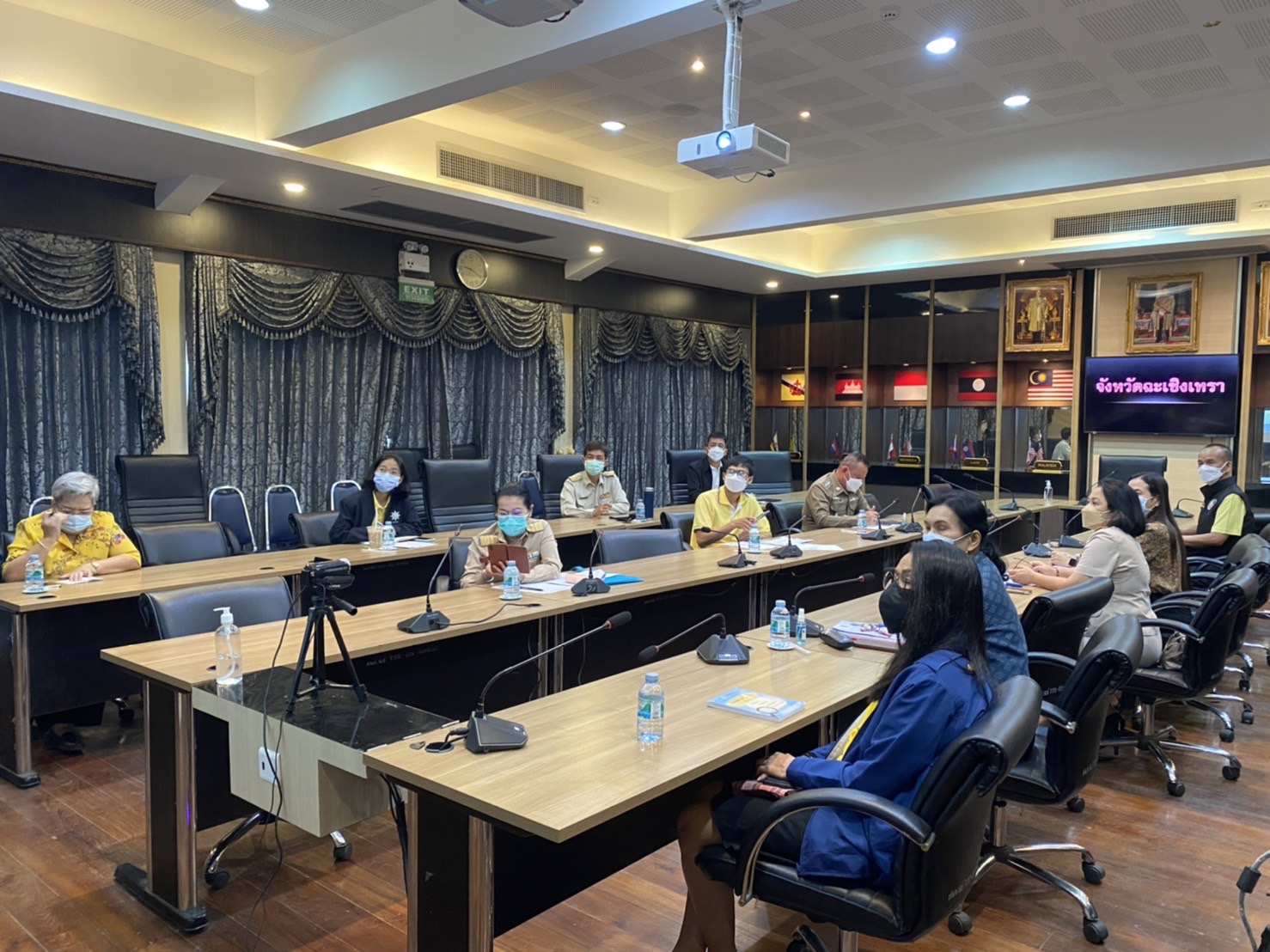 ???‍??จังหวัดฉะเชิงเทรา ร่วมประชุมเชิงปฏิบัติการเพื่อซักซ้อมแนวทางการขับเคลื่อนศูนย์อำนวยการขจัดความยากจนและพัฒนาคนทุกช่วงวัยอย่างยั่งยืนตามหลักปรัชญาของเศรษฐกิจพอเพียงจังหวัดฉะเชิงเทรา (ศจพ.จ) ในระดับพื้นที่ ปีงบประมาณ พ.ศ.2565