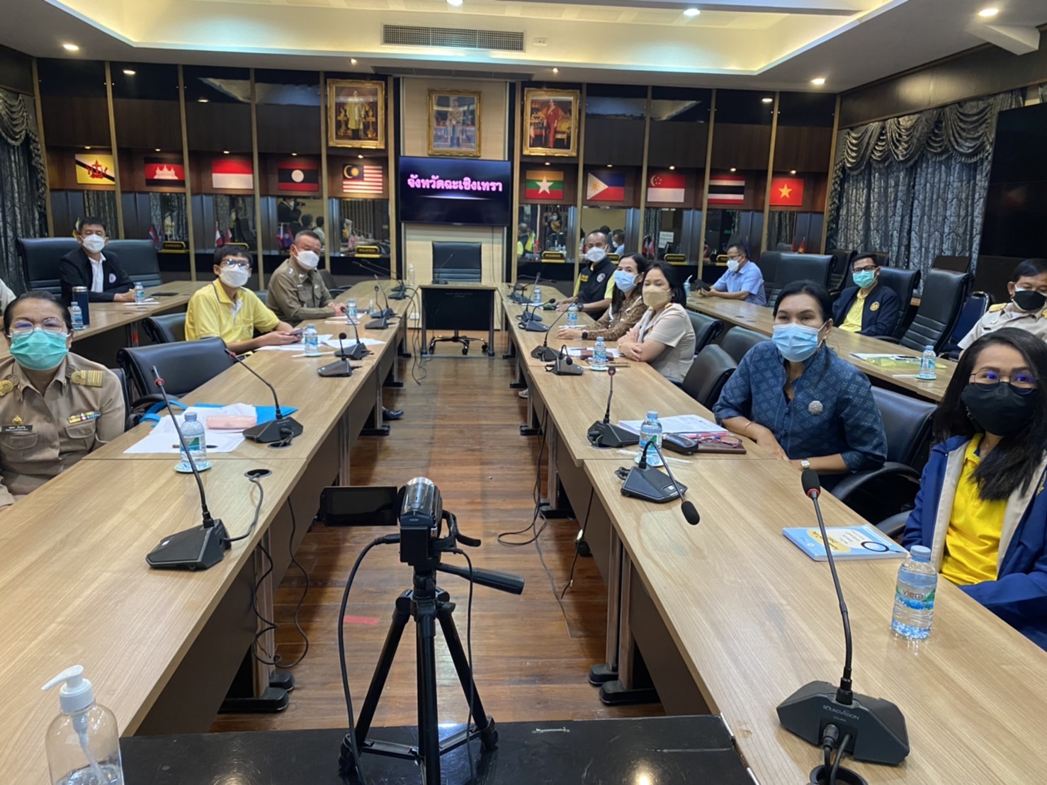 ???‍??จังหวัดฉะเชิงเทรา ร่วมประชุมเชิงปฏิบัติการเพื่อซักซ้อมแนวทางการขับเคลื่อนศูนย์อำนวยการขจัดความยากจนและพัฒนาคนทุกช่วงวัยอย่างยั่งยืนตามหลักปรัชญาของเศรษฐกิจพอเพียงจังหวัดฉะเชิงเทรา (ศจพ.จ) ในระดับพื้นที่ ปีงบประมาณ พ.ศ.2565