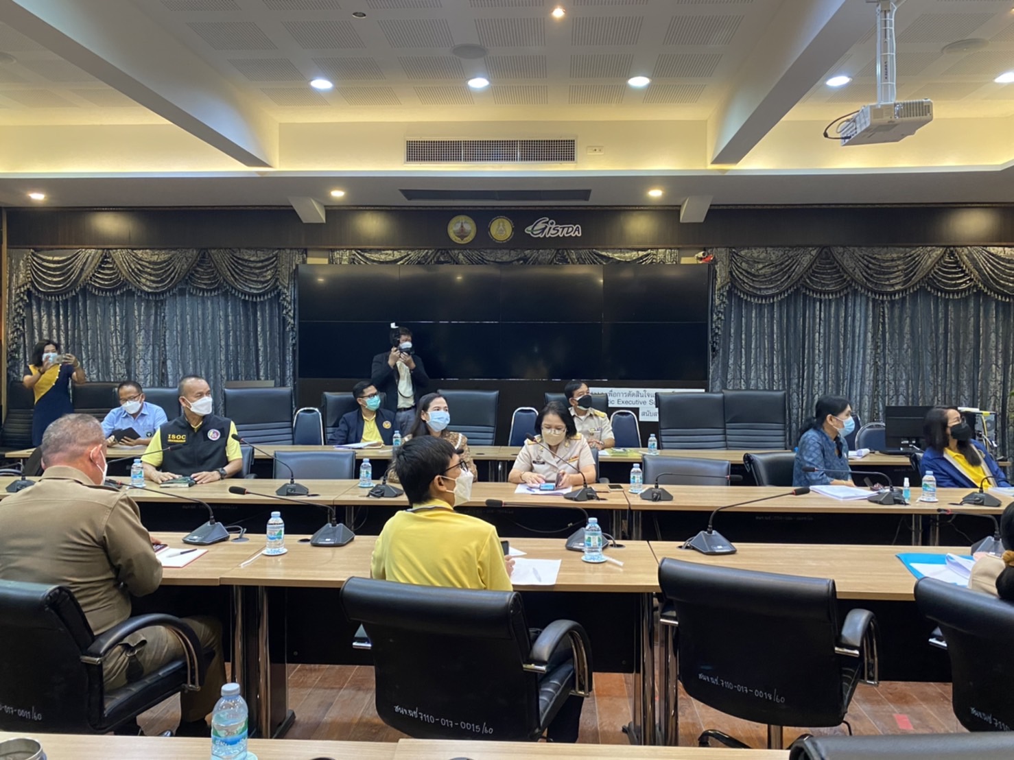 ???‍??จังหวัดฉะเชิงเทรา ร่วมประชุมเชิงปฏิบัติการเพื่อซักซ้อมแนวทางการขับเคลื่อนศูนย์อำนวยการขจัดความยากจนและพัฒนาคนทุกช่วงวัยอย่างยั่งยืนตามหลักปรัชญาของเศรษฐกิจพอเพียงจังหวัดฉะเชิงเทรา (ศจพ.จ) ในระดับพื้นที่ ปีงบประมาณ พ.ศ.2565