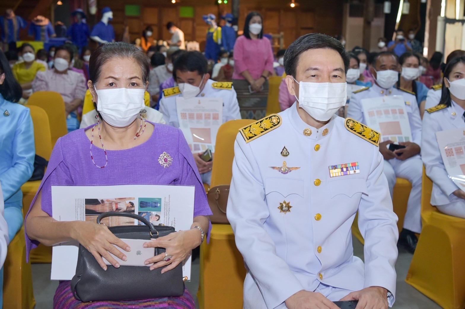 ???พช.ฉะเชิงเทรา จัดพิธีมอบลายผ้าพระราชทาน “ผ้าขิดลายนารีรัตนราชกัญญา” และโครงการรวมพลังสตรี สร้างอาชีพเสริม เพิ่มรายได้