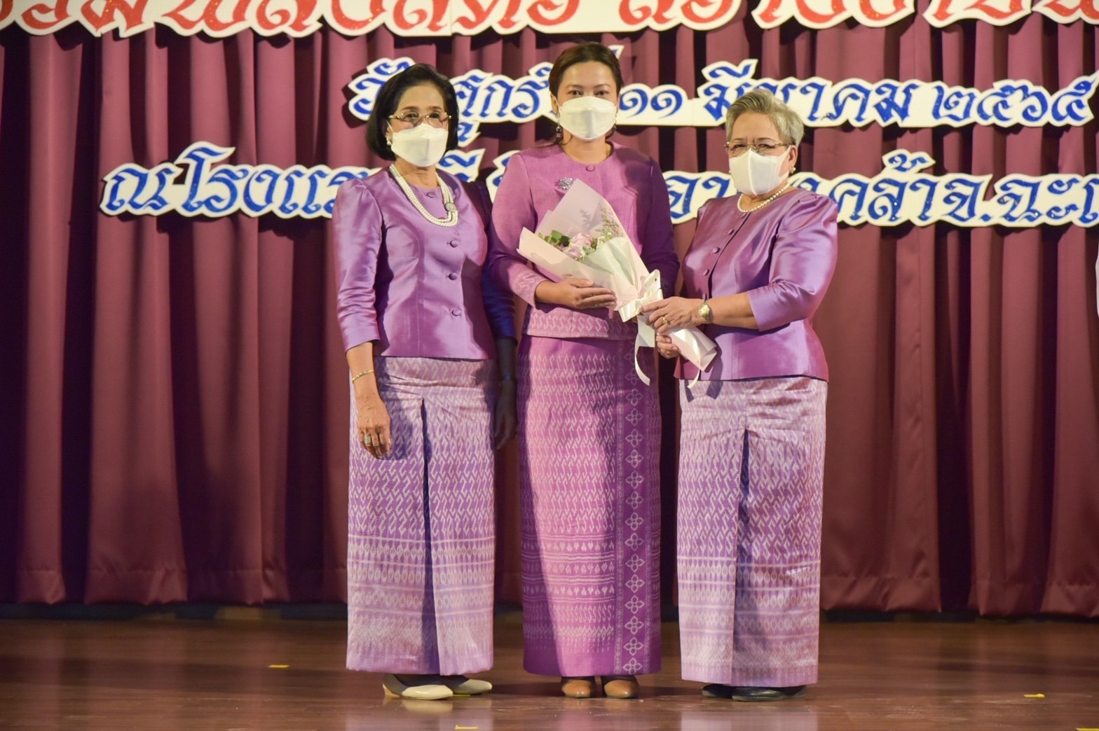 ???พช.ฉะเชิงเทรา จัดพิธีมอบลายผ้าพระราชทาน “ผ้าขิดลายนารีรัตนราชกัญญา” และโครงการรวมพลังสตรี สร้างอาชีพเสริม เพิ่มรายได้