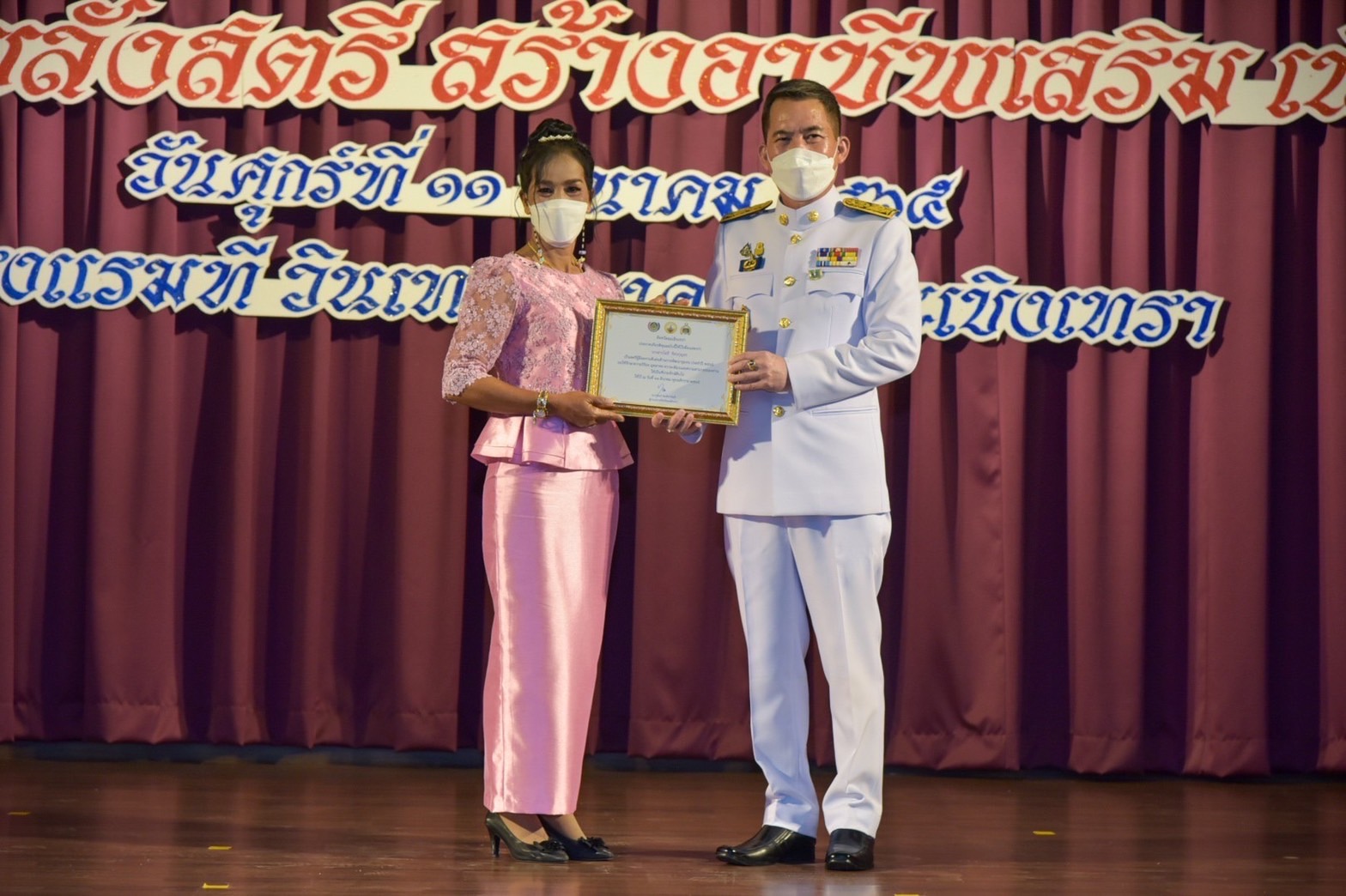 ???พช.ฉะเชิงเทรา จัดพิธีมอบลายผ้าพระราชทาน “ผ้าขิดลายนารีรัตนราชกัญญา” และโครงการรวมพลังสตรี สร้างอาชีพเสริม เพิ่มรายได้