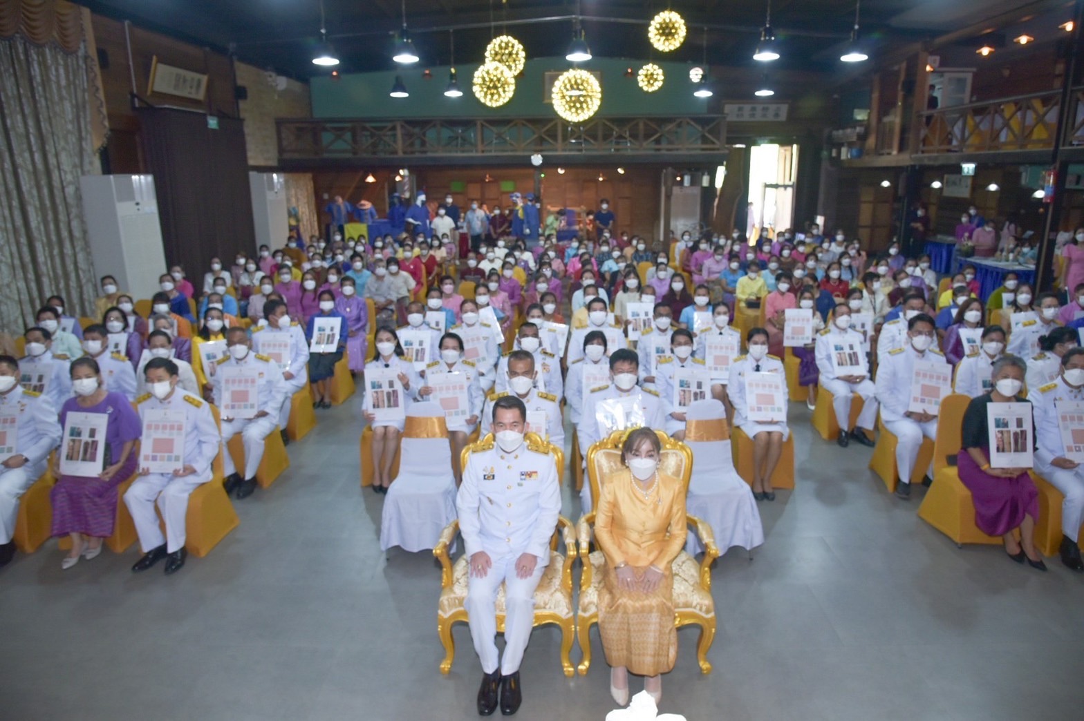 ???พช.ฉะเชิงเทรา จัดพิธีมอบลายผ้าพระราชทาน “ผ้าขิดลายนารีรัตนราชกัญญา” และโครงการรวมพลังสตรี สร้างอาชีพเสริม เพิ่มรายได้