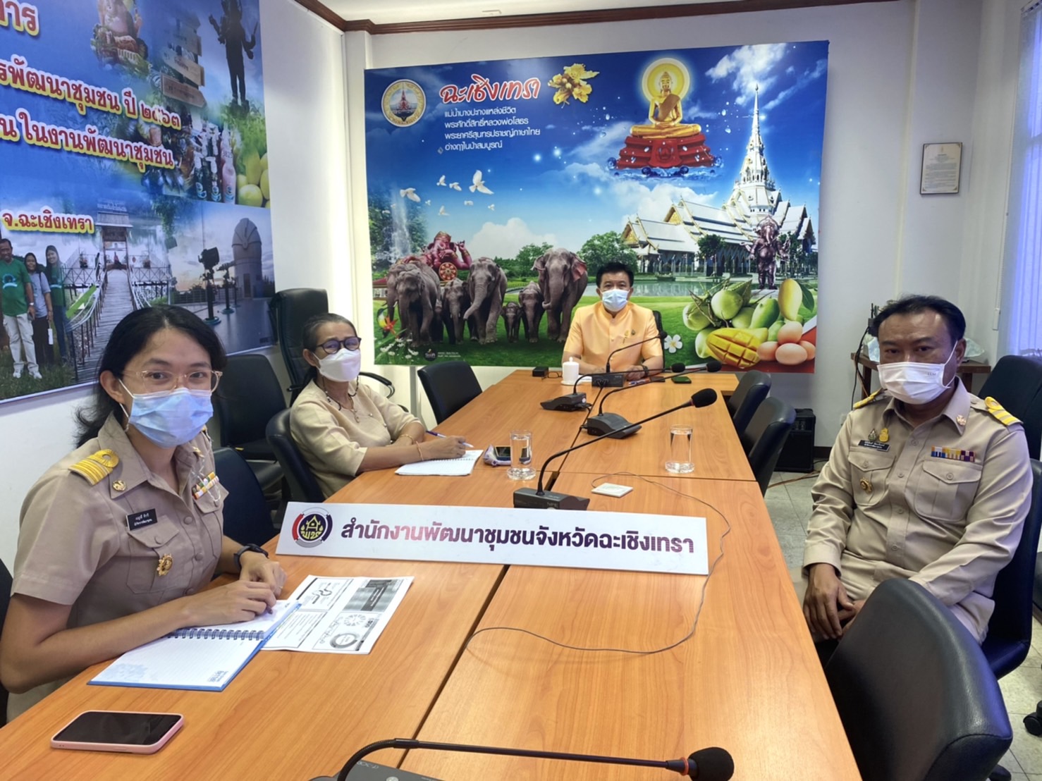 ???พช.ฉะเชิงเทรา ร่วมประชุมสร้างความรู้ความเข้าใจระบบโปรแกรมจัดเก็บบันทึกและประมวลผลการจัดเก็บข้อมูล จปฐ.ปี 2565 (eBMN) และการเผยแพร่ ประชาสัมพันธ์ รณรงค์การจัดเก็บข้อมูล จปฐ.ในรูปแบบสปอตทางวิทยุ ผ่านระบบ (Video Conference)