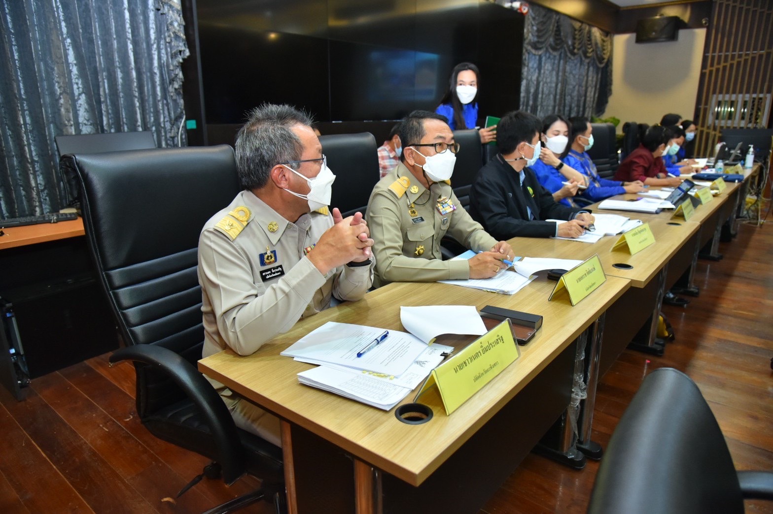 ???พช.ฉะเชิงเทรา ประชุมซักซ้อมการขับเคลื่อนการดำเนินงานขจัดความยากจนและพัฒนาคนทุกช่วงวัยอย่างยั่งยืนตามหลักปรัชญาของเศรษฐกิจพอเพียงในระดับพื้นที่