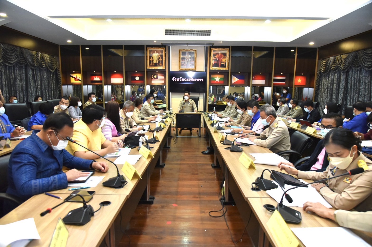 ???พช.ฉะเชิงเทรา ประชุมซักซ้อมการขับเคลื่อนการดำเนินงานขจัดความยากจนและพัฒนาคนทุกช่วงวัยอย่างยั่งยืนตามหลักปรัชญาของเศรษฐกิจพอเพียงในระดับพื้นที่