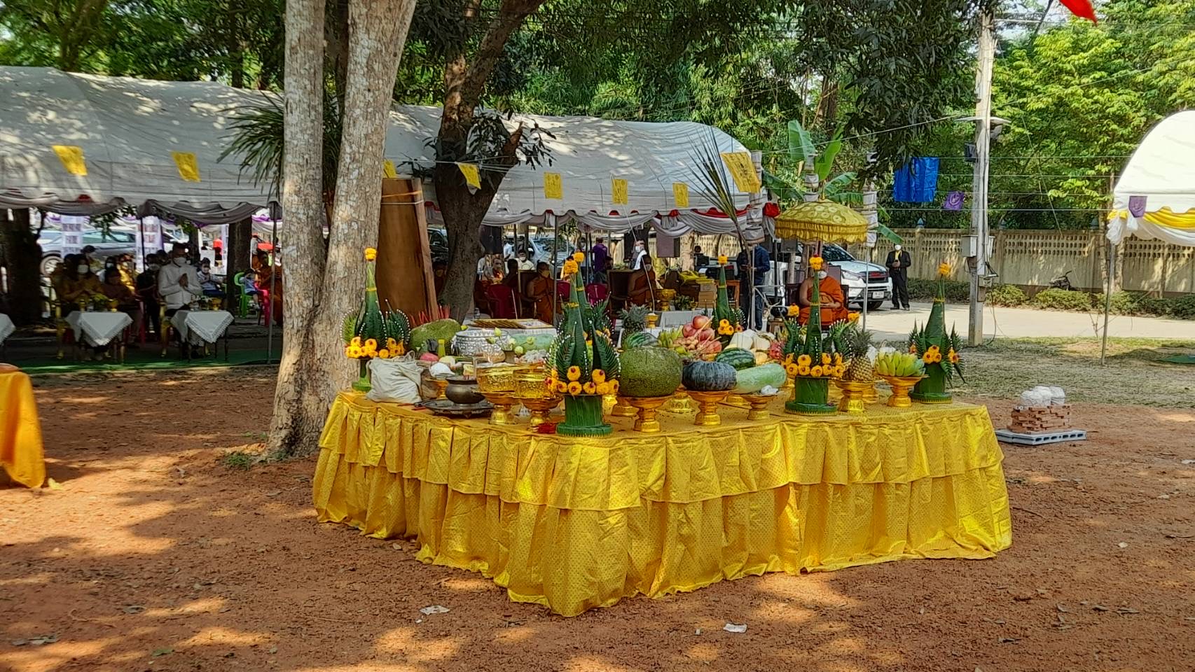 ???130 ปี กระทรวงมหาดไทย ? ฉะเชิงเทรา :แม่น้ำบางปะกงแหล่งชีวิต พระศักดิ์สิทธิ์หลวงพ่อโสธร พระยาศรีสุนทรปราชญ์ภาษาไทย  เขาอ่างฤาไนป่าสมบูรณ์ ?  ??? พิธีเททองหล่อพระพุทธปฎิมา จำนวน 3 องค์ พระพุทธปฎิมา ปางประทานพร 2 องค์ เพื่อประดิษฐานหน้าบรรณอุโบสถ 2 ด้าน พระพุทธปฎิมา ปางเปิดโลก 1 องค์ นำไปประดิษฐาน ณ โรงเรียนบ้านอ่างทอง ?