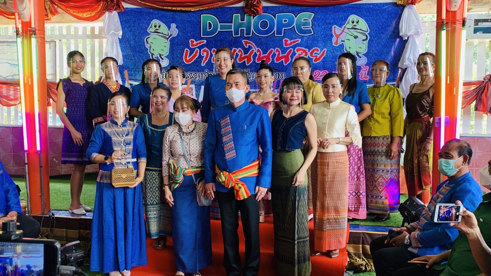 ???130 ปี กระทรวงมหาดไทย ? ฉะเชิงเทรา :แม่น้ำบางปะกงแหล่งชีวิต พระศักดิ์สิทธิ์หลวงพ่อโสธร พระยาศรีสุนทรปราชญ์ภาษาไทย เขาอ่างฤาไนป่าสมบูรณ์  ?  ผู้ว่าฯ ฉะเชิงเทรา เปิดโครงการส่งเสริมการท่องเที่ยวเชิงสร้างสรรค์และวัฒนธรรม กิจกรรมส่งเสริมการเรียนรู้ที่นักท่องเที่ยวลงมือปฏิบัติ (D-HOPE) และมอบป้ายสื่อประชาสัมพันธ์ให้กับผู้ประกอบการ Champ จำนวน 12 โปรแกรม ณ บ้านเนินน้อย อำเภอท่าตะเกียบ จังหวัดฉะเชิงเทรา