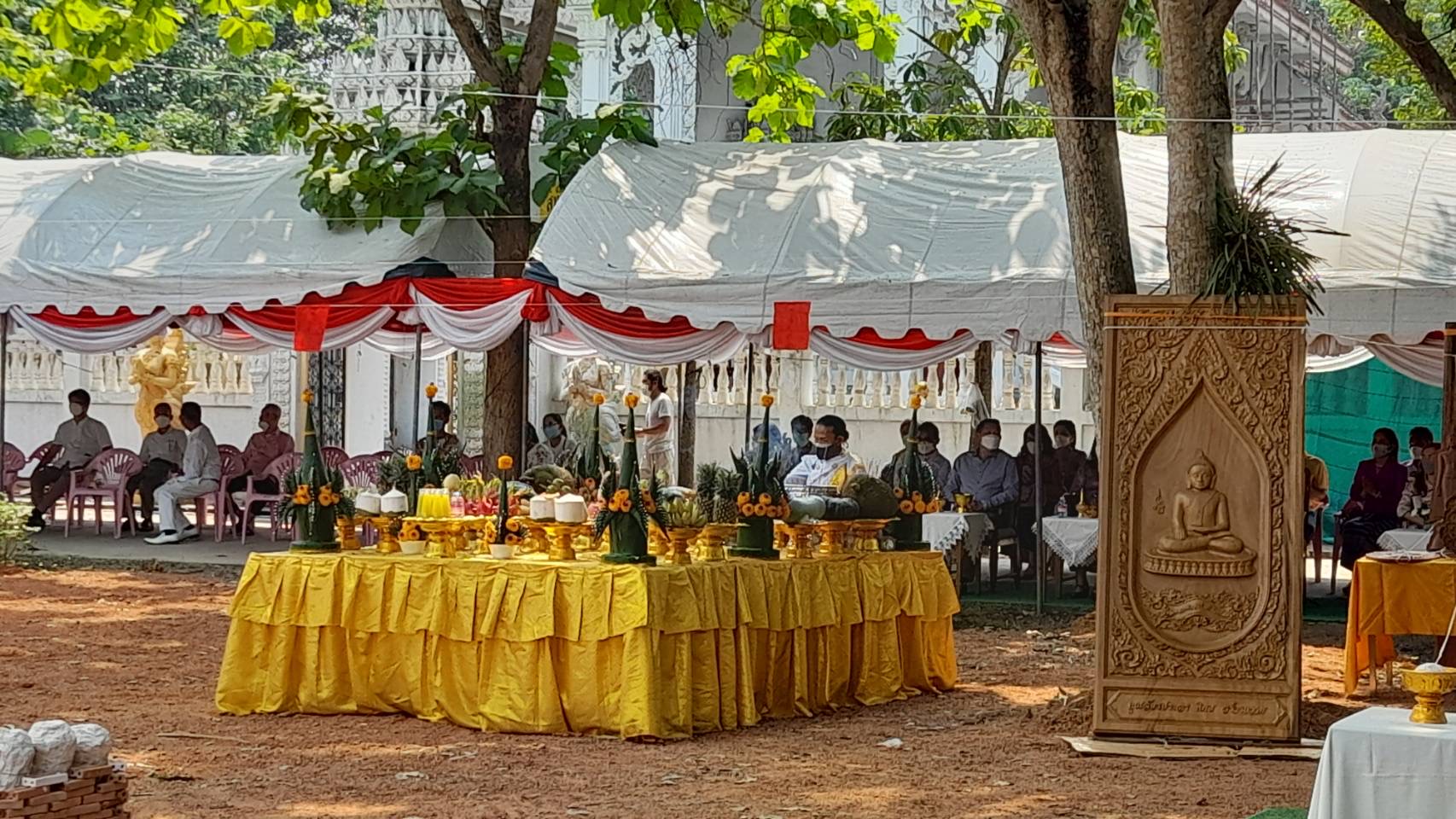 ???130 ปี กระทรวงมหาดไทย ? ฉะเชิงเทรา :แม่น้ำบางปะกงแหล่งชีวิต พระศักดิ์สิทธิ์หลวงพ่อโสธร พระยาศรีสุนทรปราชญ์ภาษาไทย  เขาอ่างฤาไนป่าสมบูรณ์ ?  ??? พิธีเททองหล่อพระพุทธปฎิมา จำนวน 3 องค์ พระพุทธปฎิมา ปางประทานพร 2 องค์ เพื่อประดิษฐานหน้าบรรณอุโบสถ 2 ด้าน พระพุทธปฎิมา ปางเปิดโลก 1 องค์ นำไปประดิษฐาน ณ โรงเรียนบ้านอ่างทอง ?