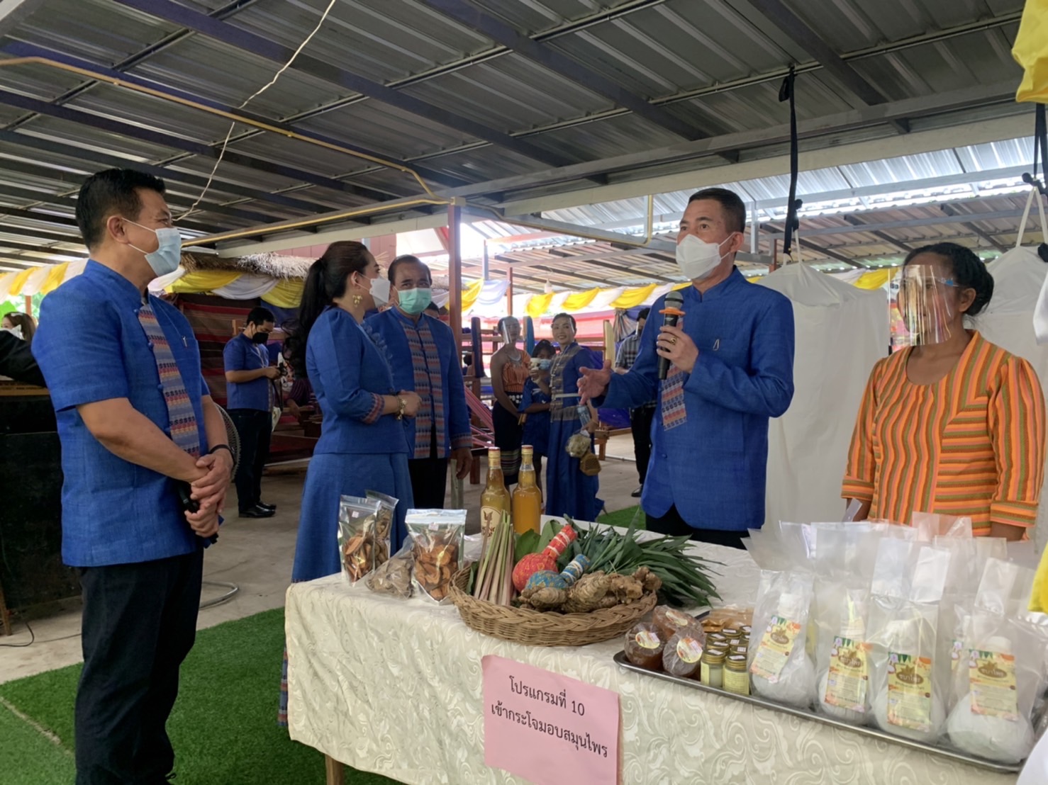 ???130 ปี กระทรวงมหาดไทย ? ฉะเชิงเทรา :แม่น้ำบางปะกงแหล่งชีวิต พระศักดิ์สิทธิ์หลวงพ่อโสธร พระยาศรีสุนทรปราชญ์ภาษาไทย เขาอ่างฤาไนป่าสมบูรณ์  ?  ผู้ว่าฯ ฉะเชิงเทรา เปิดโครงการส่งเสริมการท่องเที่ยวเชิงสร้างสรรค์และวัฒนธรรม กิจกรรมส่งเสริมการเรียนรู้ที่นักท่องเที่ยวลงมือปฏิบัติ (D-HOPE) และมอบป้ายสื่อประชาสัมพันธ์ให้กับผู้ประกอบการ Champ จำนวน 12 โปรแกรม ณ บ้านเนินน้อย อำเภอท่าตะเกียบ จังหวัดฉะเชิงเทรา