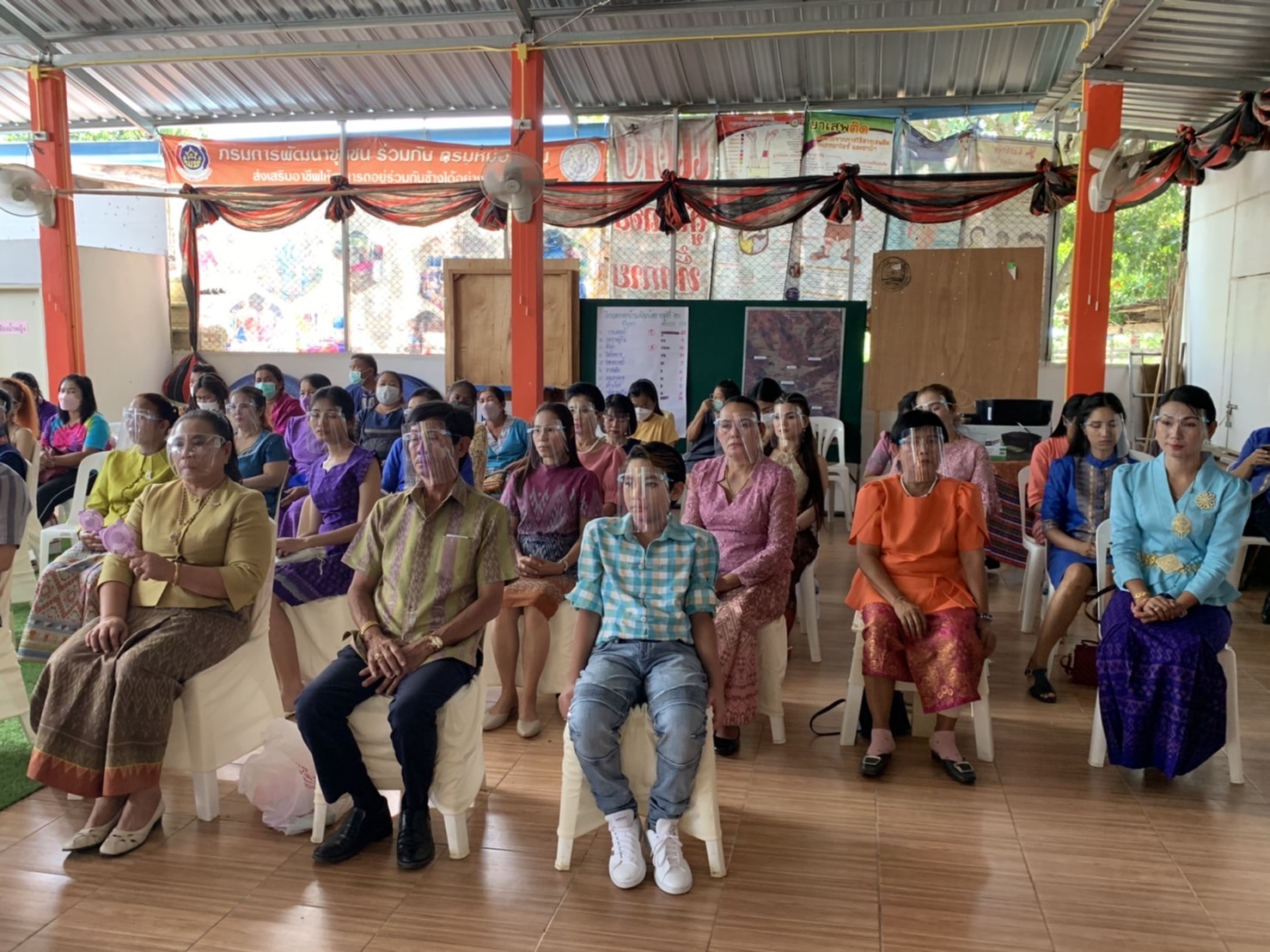 ???130 ปี กระทรวงมหาดไทย ? ฉะเชิงเทรา :แม่น้ำบางปะกงแหล่งชีวิต พระศักดิ์สิทธิ์หลวงพ่อโสธร พระยาศรีสุนทรปราชญ์ภาษาไทย เขาอ่างฤาไนป่าสมบูรณ์  ?  ผู้ว่าฯ ฉะเชิงเทรา เปิดโครงการส่งเสริมการท่องเที่ยวเชิงสร้างสรรค์และวัฒนธรรม กิจกรรมส่งเสริมการเรียนรู้ที่นักท่องเที่ยวลงมือปฏิบัติ (D-HOPE) และมอบป้ายสื่อประชาสัมพันธ์ให้กับผู้ประกอบการ Champ จำนวน 12 โปรแกรม ณ บ้านเนินน้อย อำเภอท่าตะเกียบ จังหวัดฉะเชิงเทรา