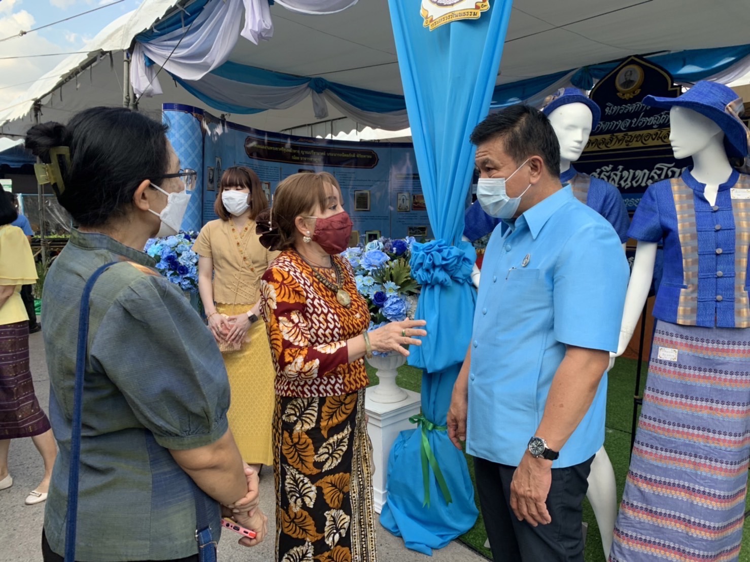 ???130 ปี กระทรวงมหาดไทย  ? ฉะเชิงเทรา :แม่น้ำบางปะกงแหล่งชีวิต พระศักดิ์สิทธิ์หลวงพ่อโสธร พระยาศรีสุนทรปราชญ์ภาษาไทย เขาอ่างฤาไนป่าสมบูรณ์ ?  ?รวมพลังสู้โควิด – 19 ด้วยเศรษฐกิจพอเพียง?  ??พช.ฉะเชิงเทรา ร่วมจัดนิทรรศการผ้าลายเอกลักษณ์ประจำจังหวัดและจำหน่ายผ้าลายขอเจ้าฟ้าฯ ในงาน” วันมะม่วงและของดีเมืองแปดริ้ว” ครั้งที่ 51